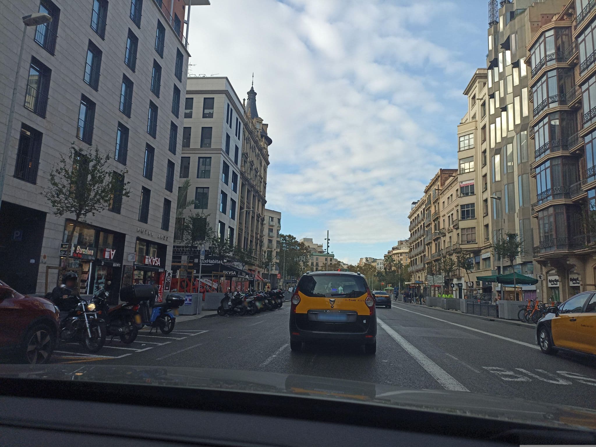 Street view near Appartement Barcelona 🏩, Eixample — © toniserra (CC BY-SA · Mapillary)