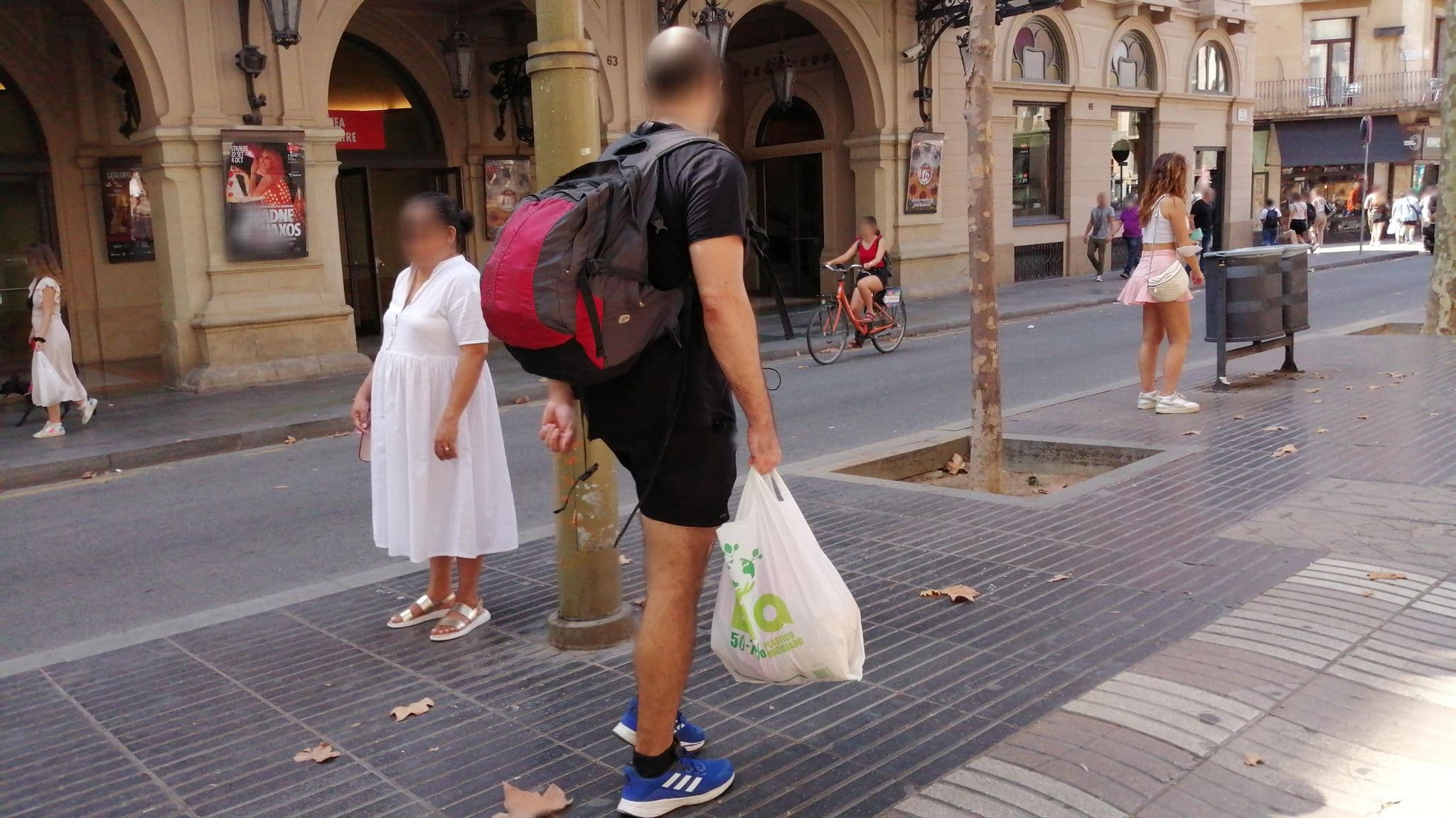 Street view near Internacional Cool Local Hotel Barcelona, Ciutat Vella — © alememex (CC BY-SA · Mapillary)