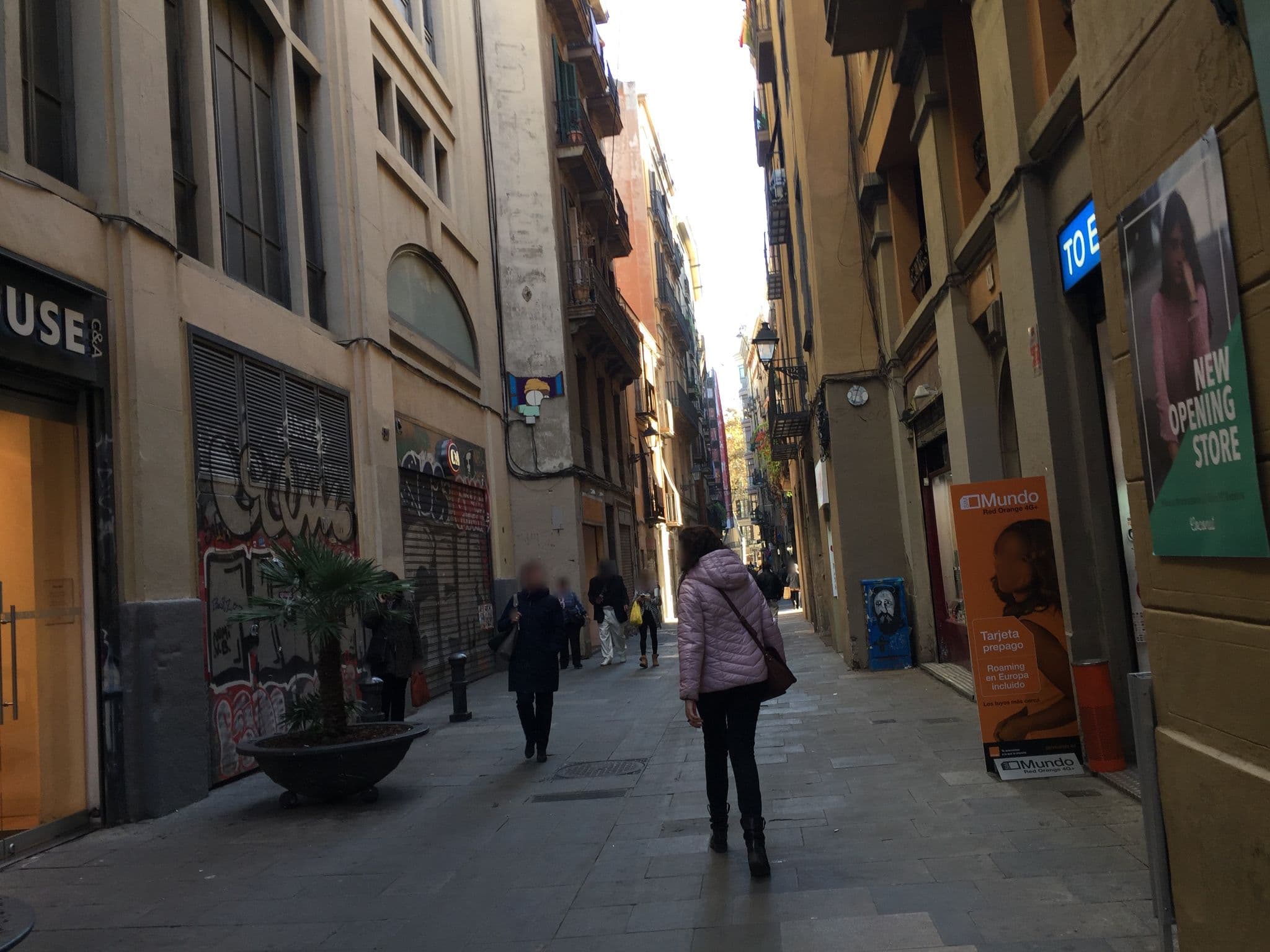 Street view near Highville's Comfort Inn, el Raval — © richlv (CC BY-SA · Mapillary)