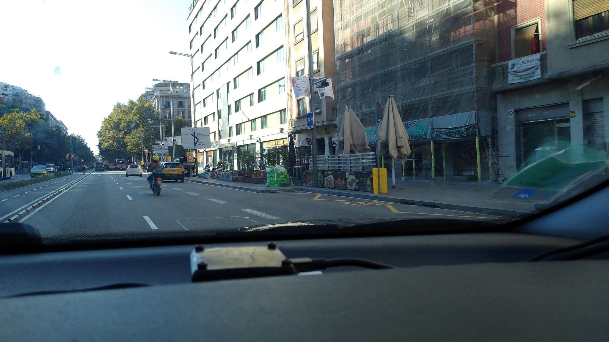 Street view near Autohogar Hotel Barcelona, Poble Sec — © rhum (CC BY-SA · Mapillary)