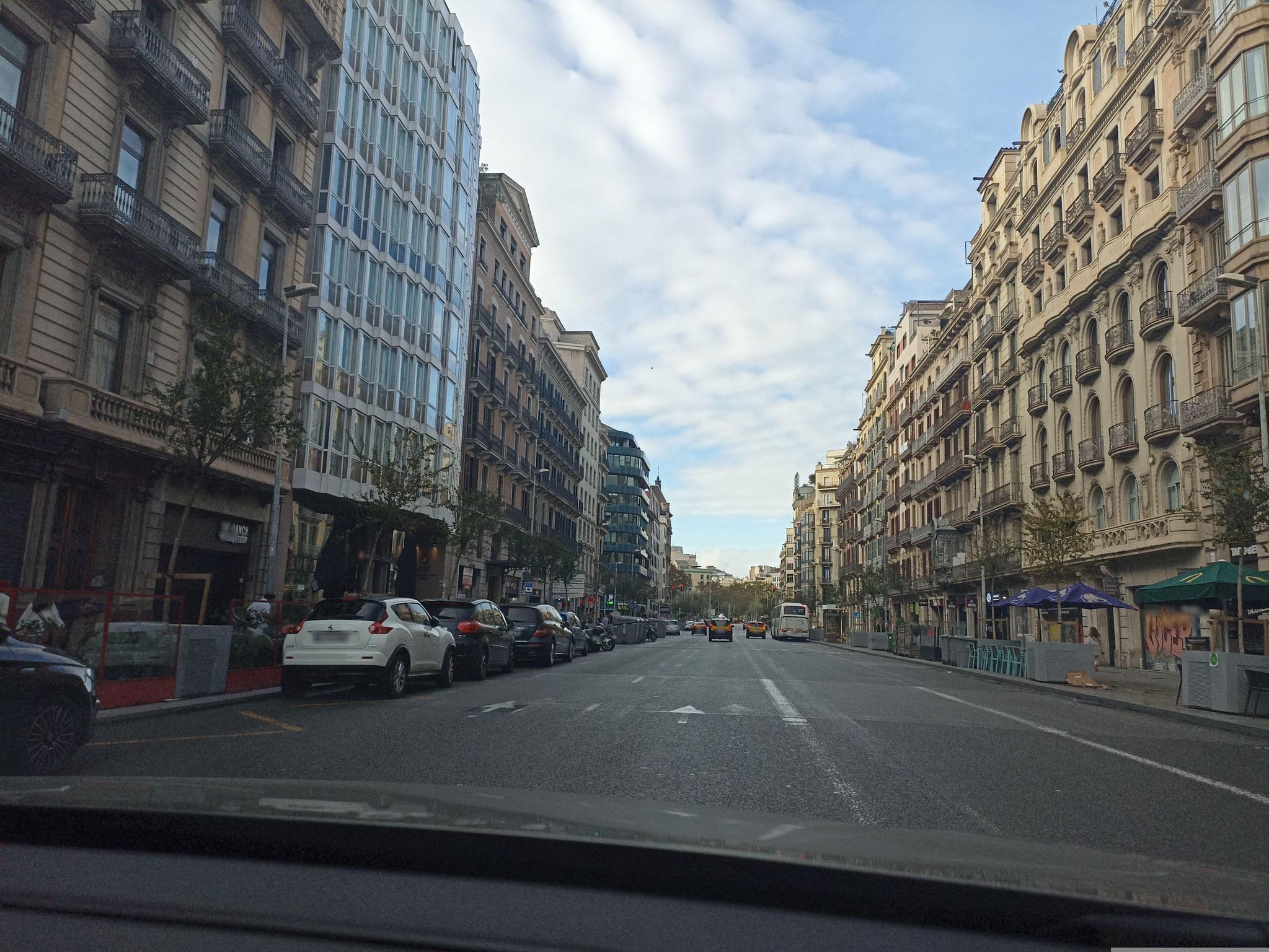 Street view near Alcam Plaza Cataluña, Eixample — © toniserra (CC BY-SA · Mapillary)