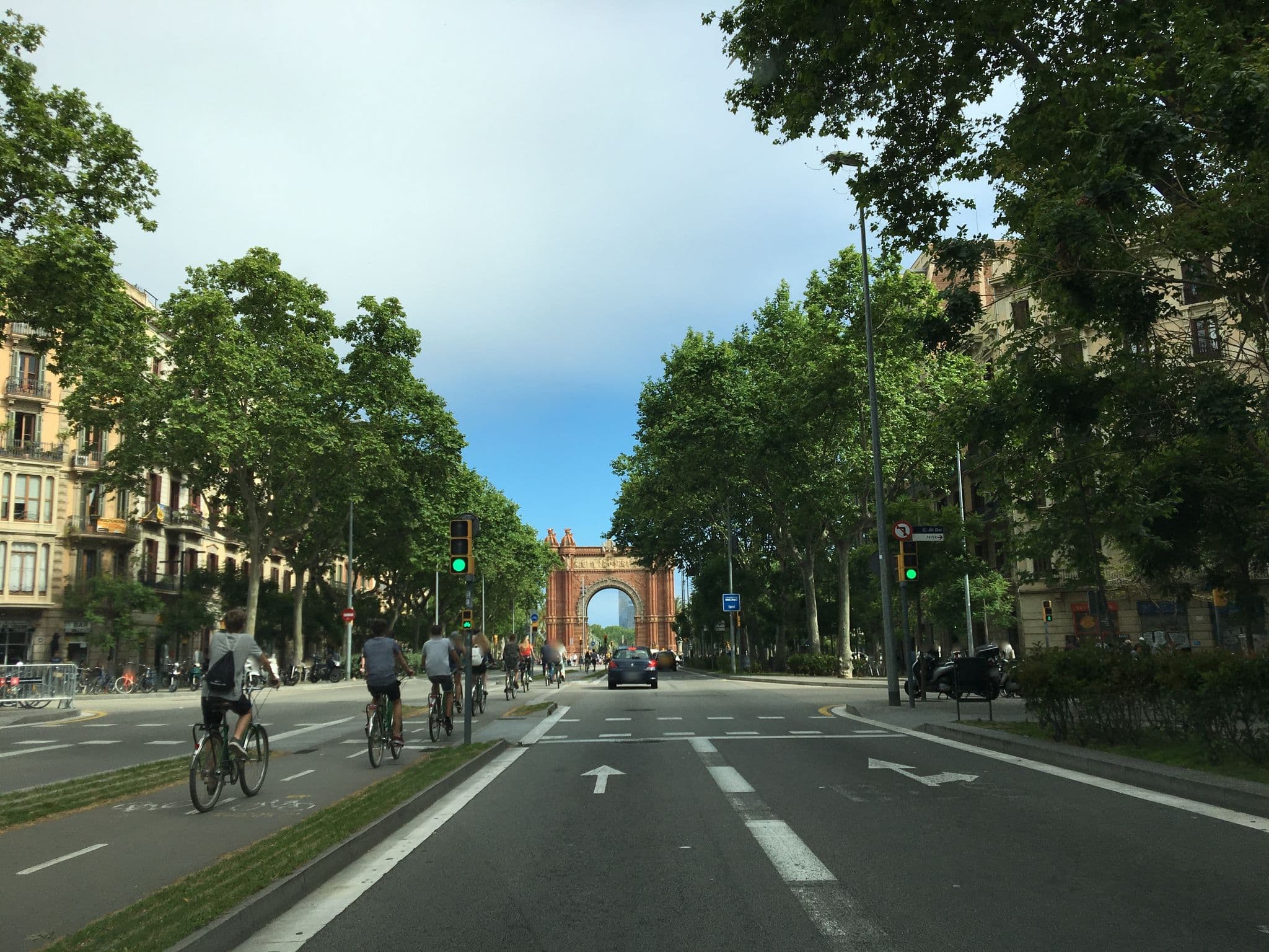Street view near Habitat Apartments Alibei, Fort Pienc — © ccossio (CC BY-SA · Mapillary)