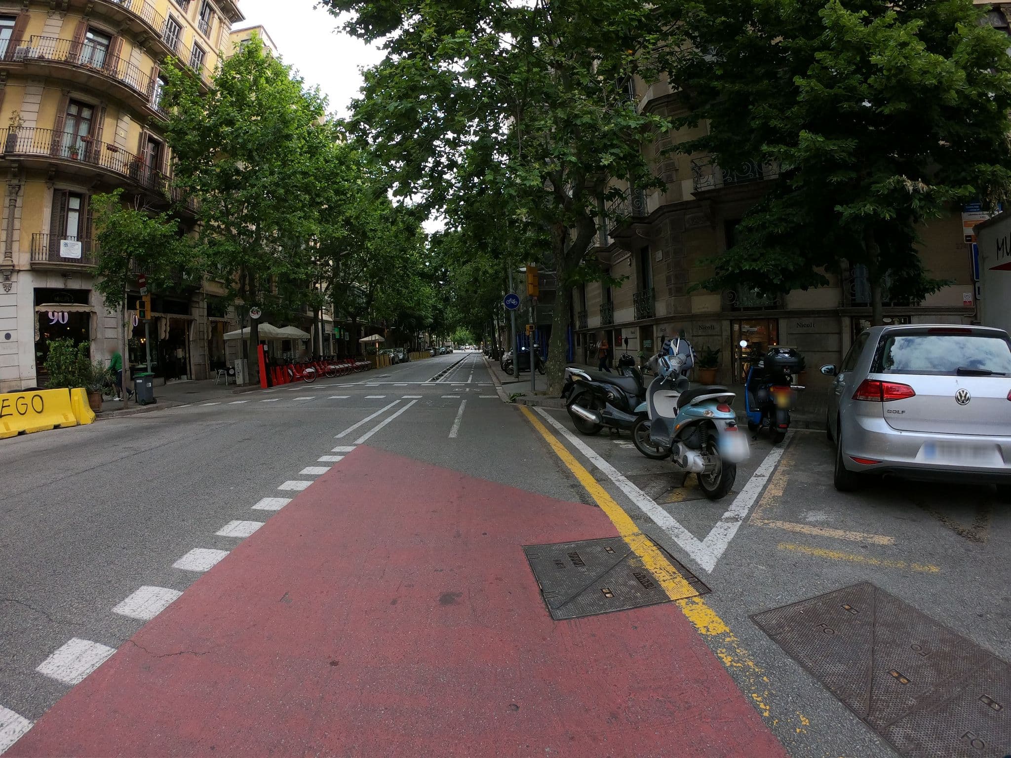 Street view near Cosmopolitan Boutique Hostal, Eixample — © rubencarbonero (CC BY-SA · Mapillary)
