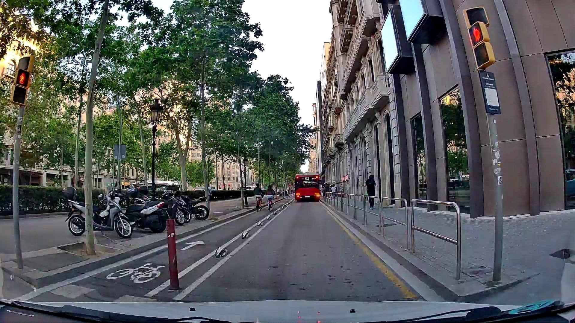 Street view near Hotel Alamanac, Dreta de l'Eixample — © m_esp_32 (CC BY-SA · Mapillary)