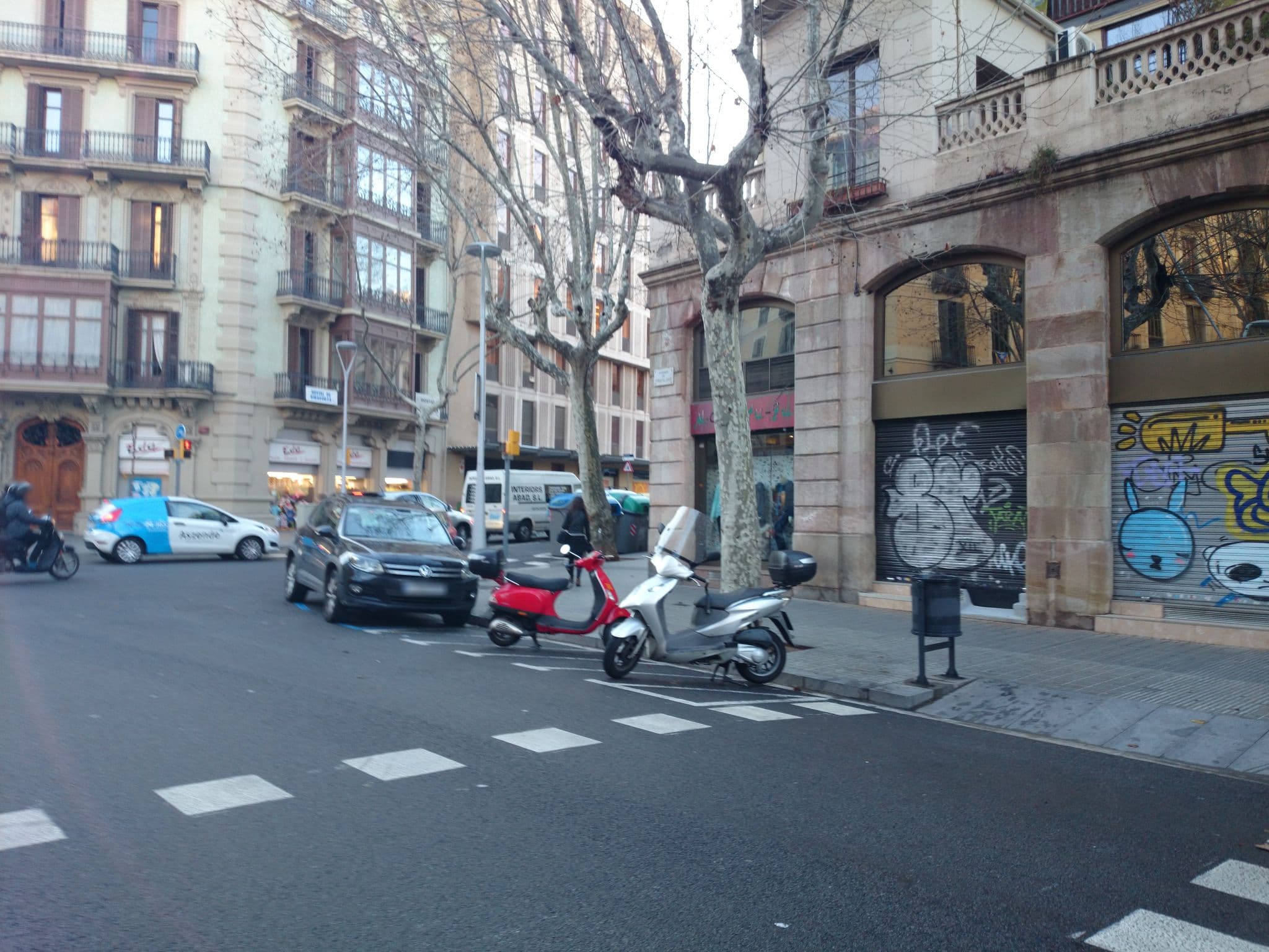Street view near yök Casa + Cultura, Fort Pienc — © peterneubauer (CC BY-SA · Mapillary)