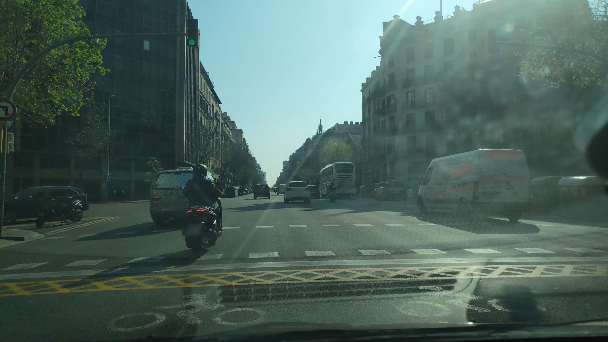 Street view near Waytostay, Dreta de l'Eixample — © albertandaluz (CC BY-SA · Mapillary)