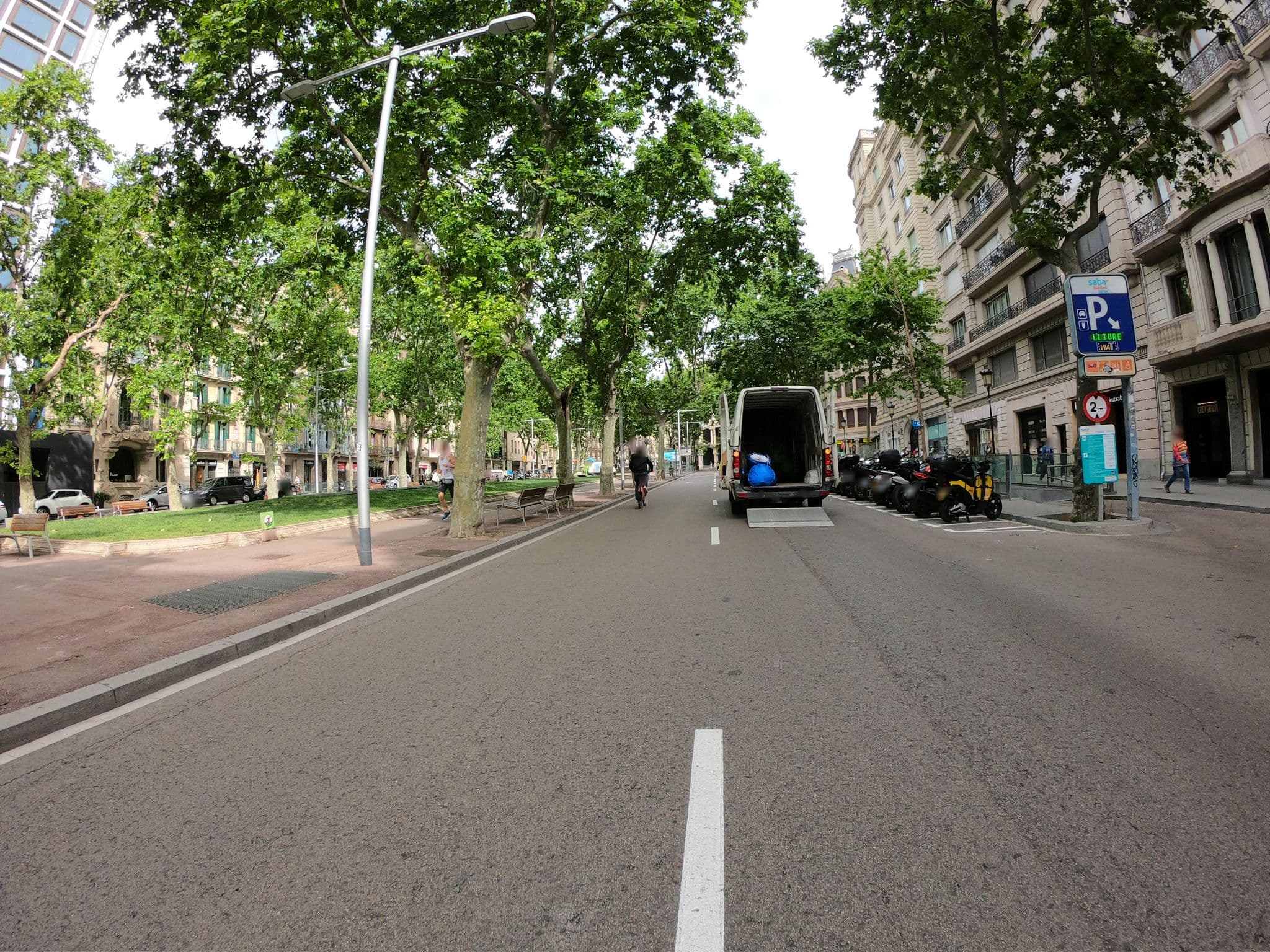 Street view near kamer 105 casa gracia, Gràcia — © rubencarbonero (CC BY-SA · Mapillary)