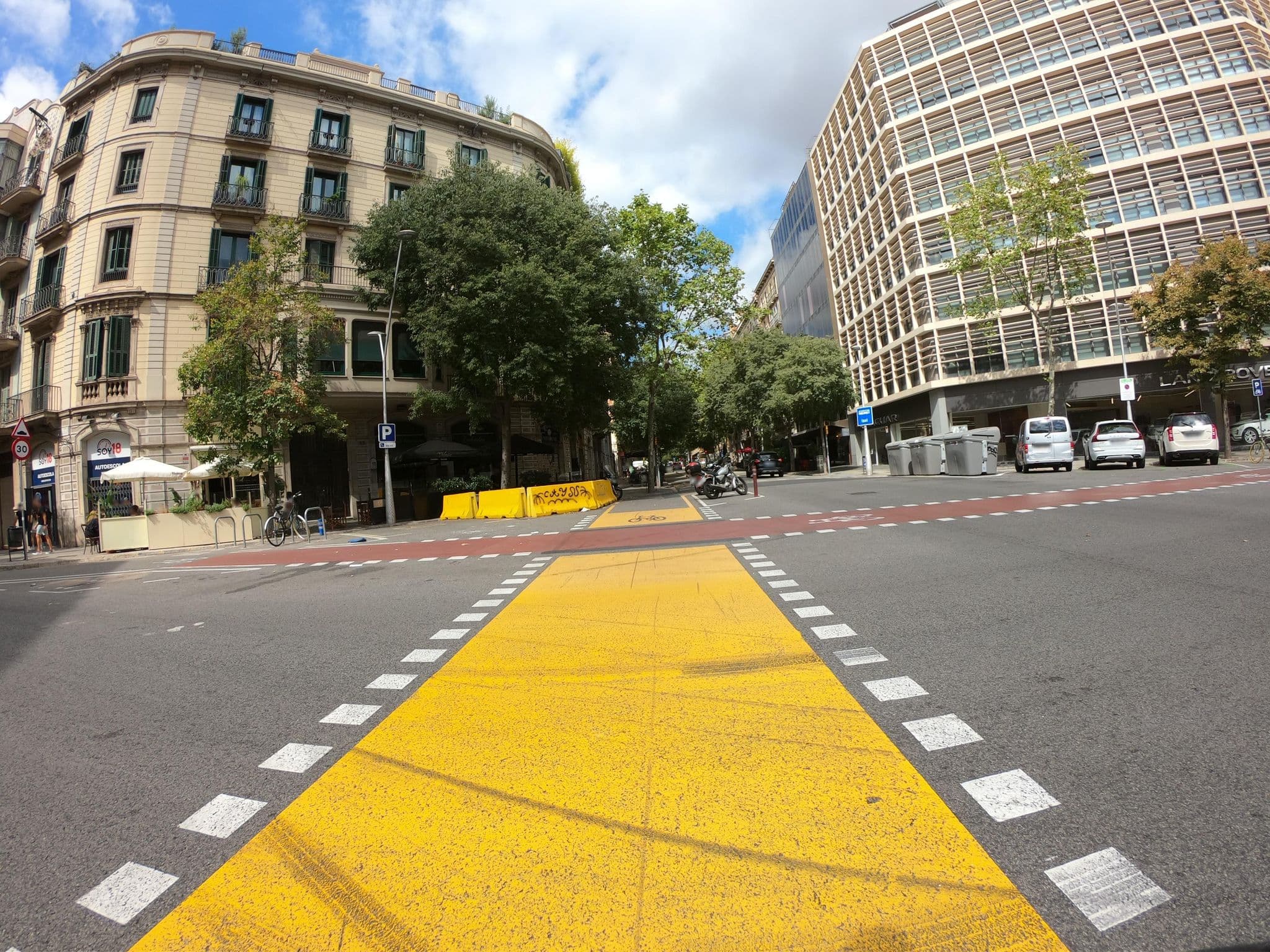 Street view near Bcg Hostel, Dreta de l'Eixample — © rubencarbonero (CC BY-SA · Mapillary)