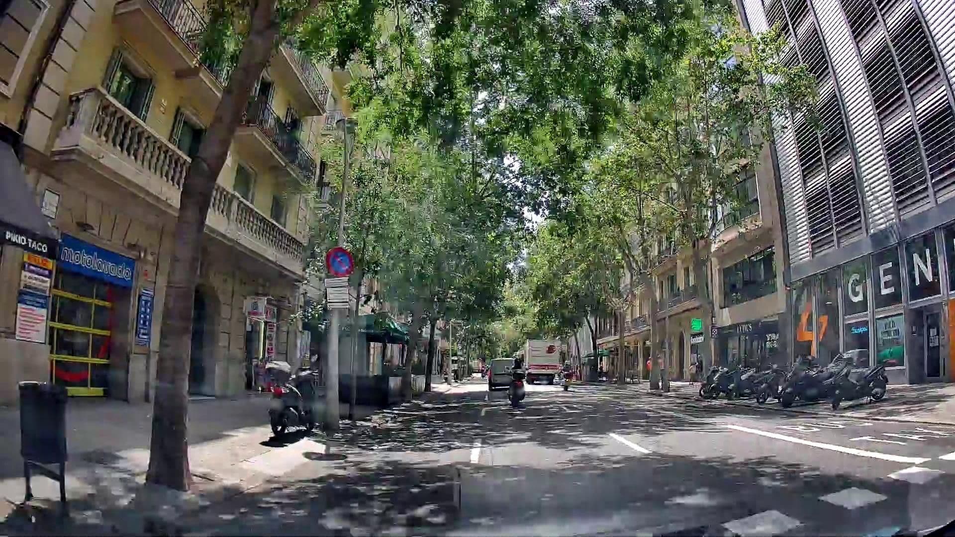 Street view near kamer 217, Dreta de l'Eixample — © m_esp_32 (CC BY-SA · Mapillary)