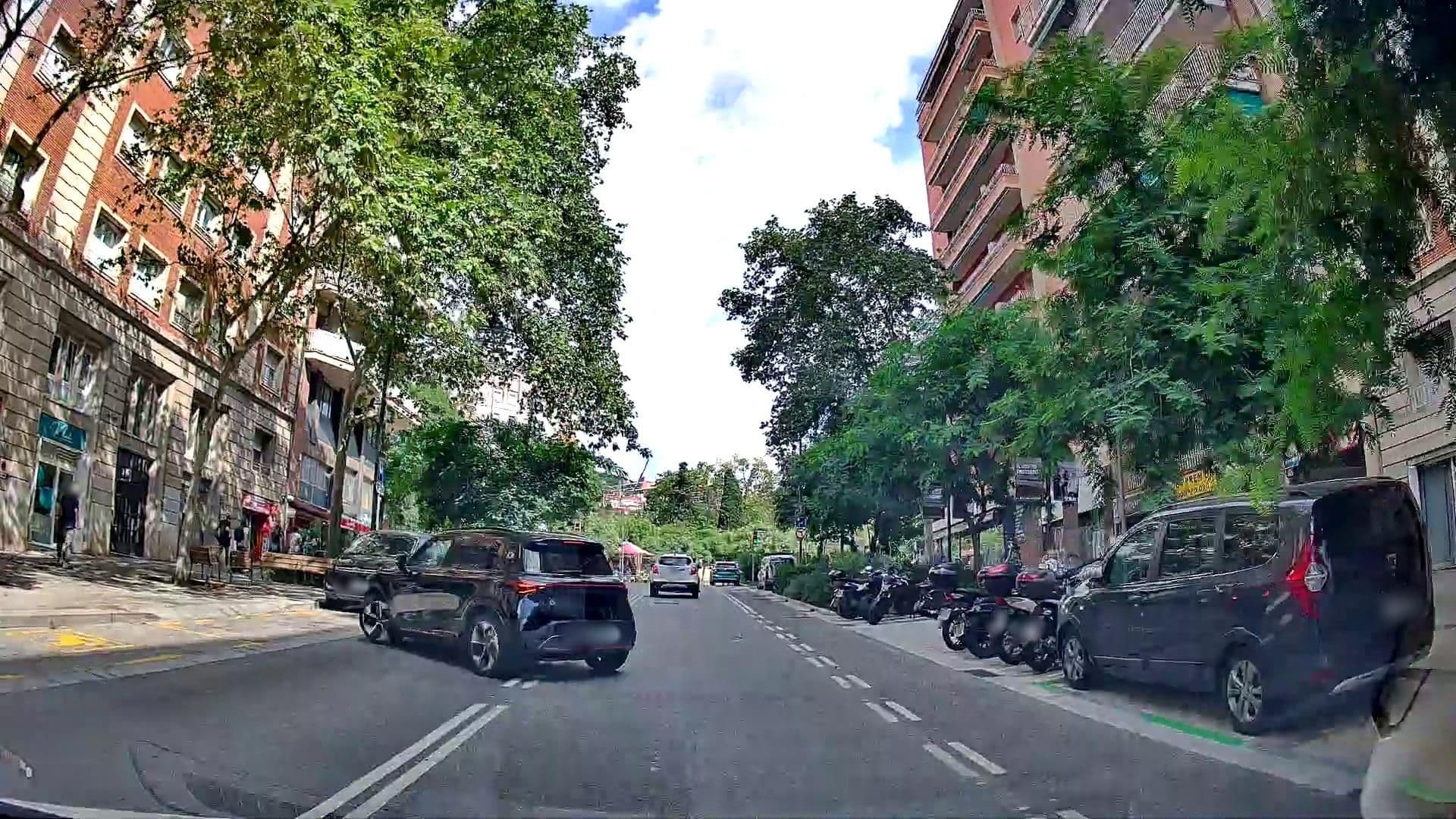 Street view near Vincent's House, el Baix Guinardó — © m_esp_32 (CC BY-SA · Mapillary)