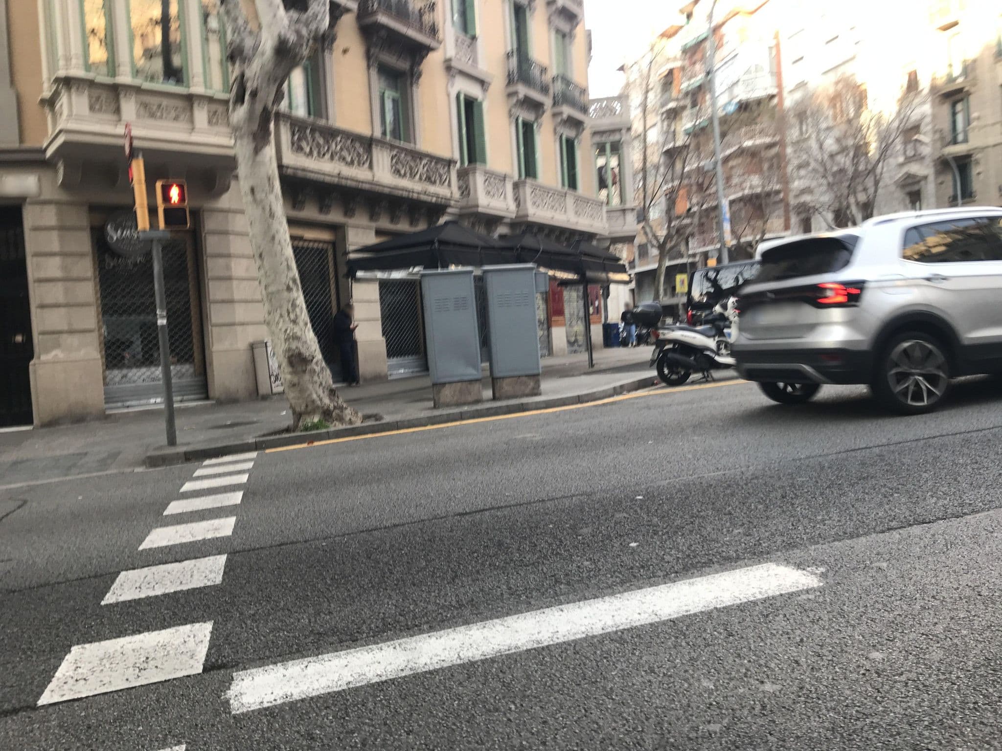 Street view near Barcelona Homes, l'Antiga Esquerra de l'Eixample — © miguel_andrade (CC BY-SA · Mapillary)