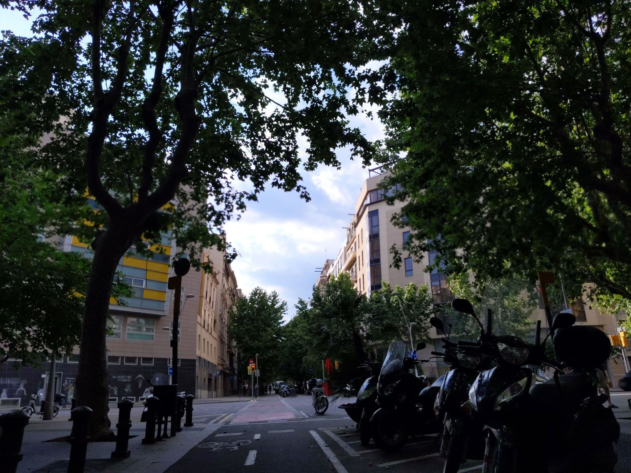 Street view near Afterhostel, l'Antiga Esquerra de l'Eixample — © morrocoyvolador (CC BY-SA · Mapillary)