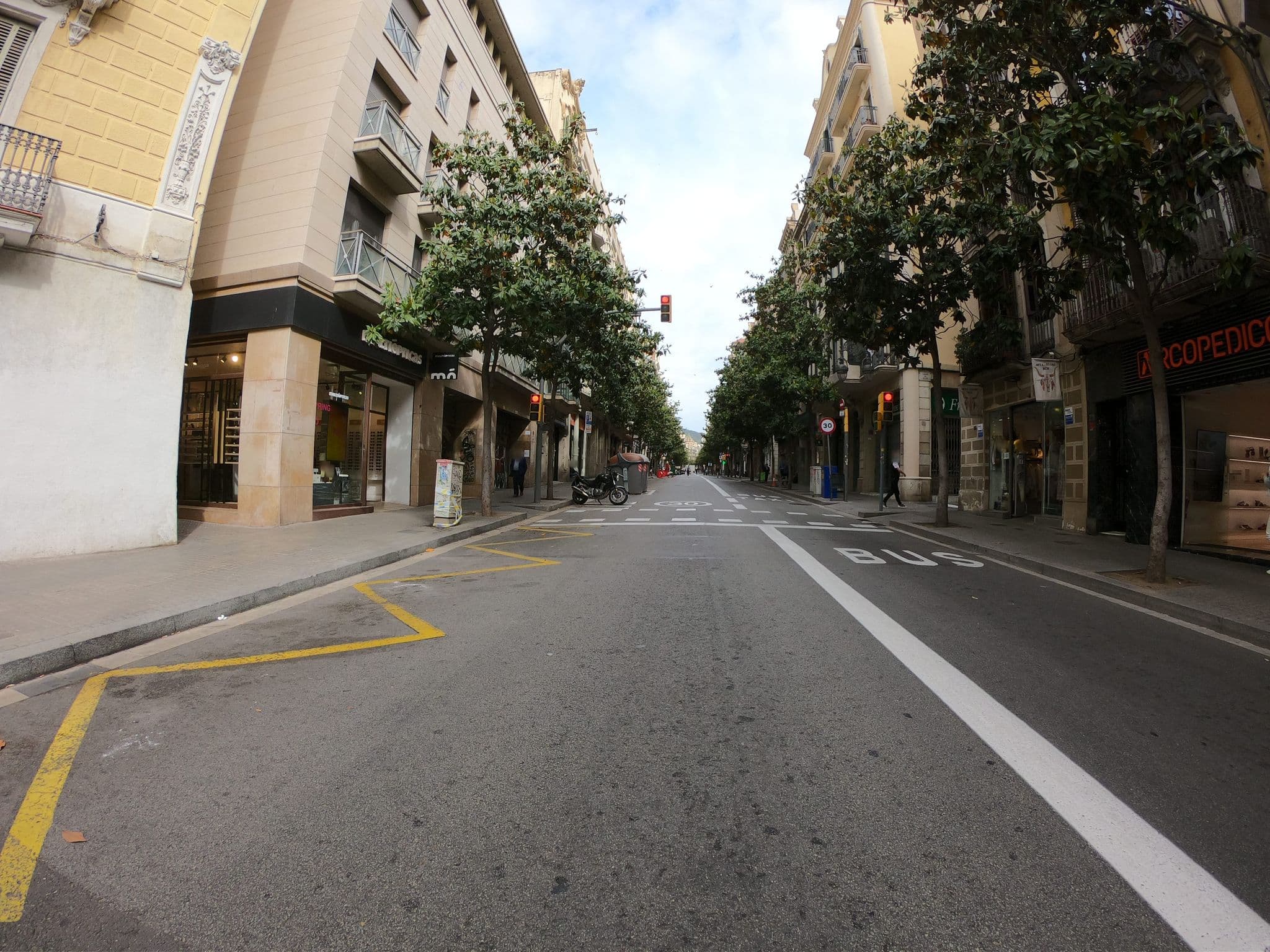 Street view near B&B Casa Nova, Gràcia — © rubencarbonero (CC BY-SA · Mapillary)