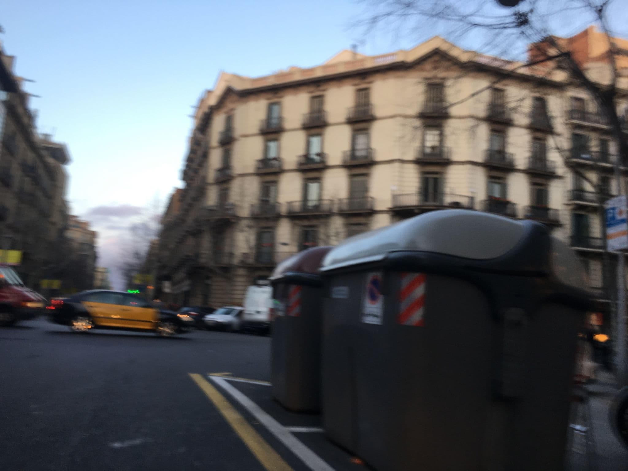 Street view near Becentral Barcelona Apartments, Dreta de l'Eixample — © ccossio (CC BY-SA · Mapillary)
