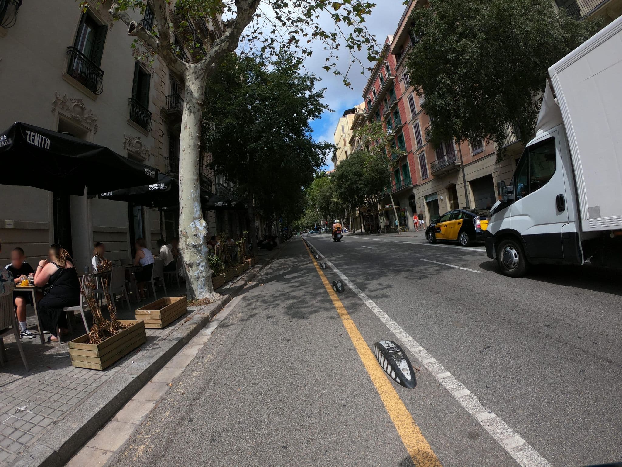 Street view near Tuenti Crib, Dreta de l'Eixample — © rubencarbonero (CC BY-SA · Mapillary)