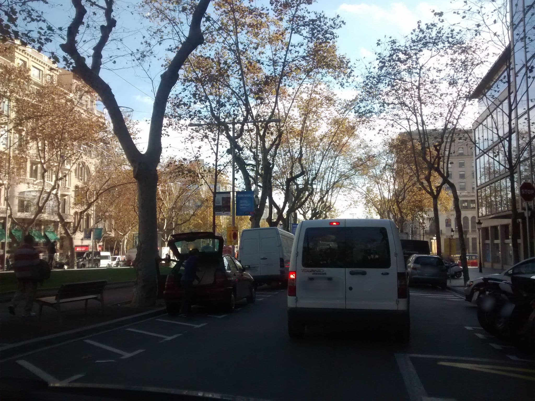 Street view near Coolrooms, Gràcia — © erielkhan (CC BY-SA · Mapillary)