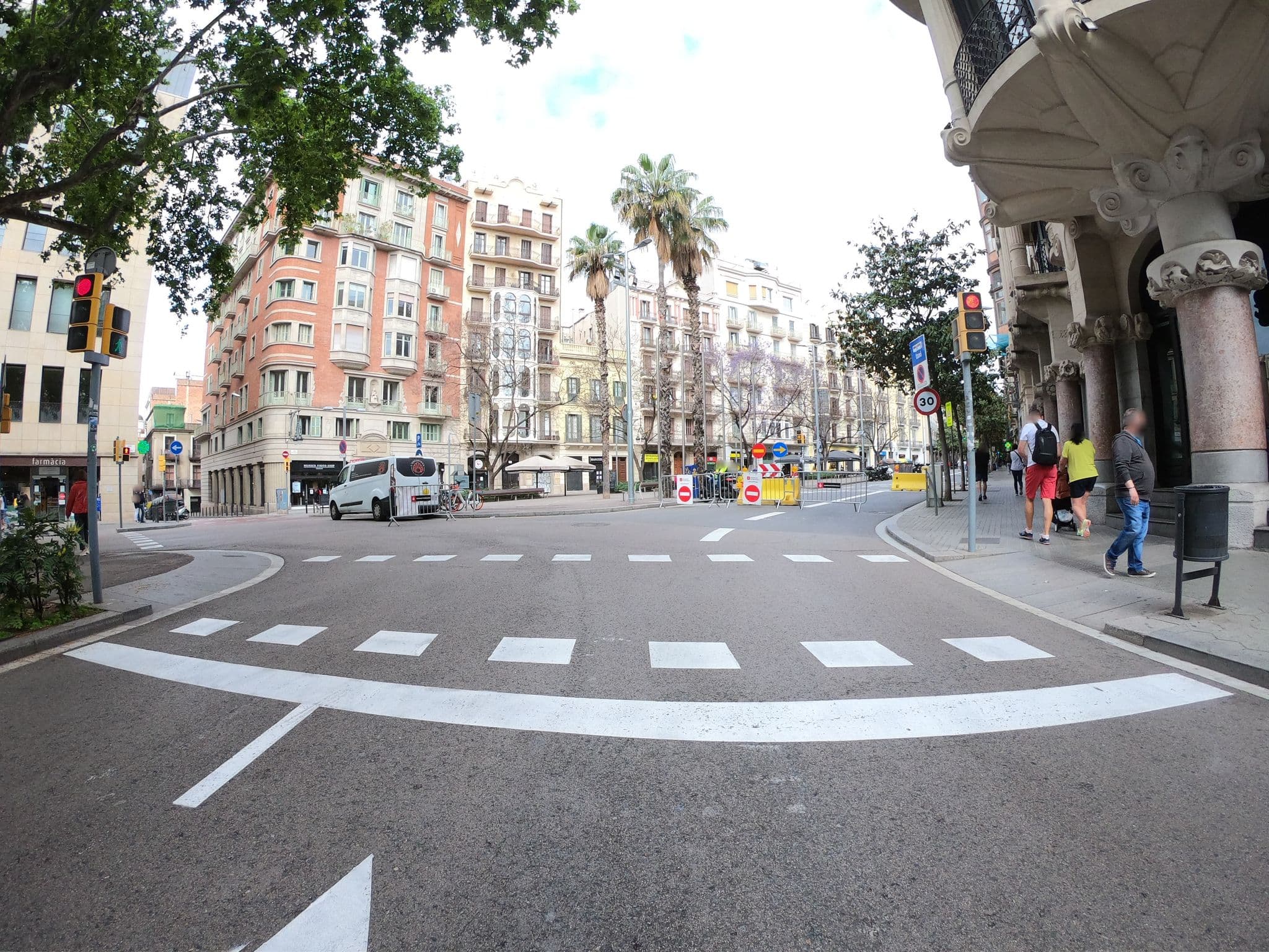 Street view near Gremi Hotels Barcelona Assamblea 2013, Gràcia — © rubencarbonero (CC BY-SA · Mapillary)