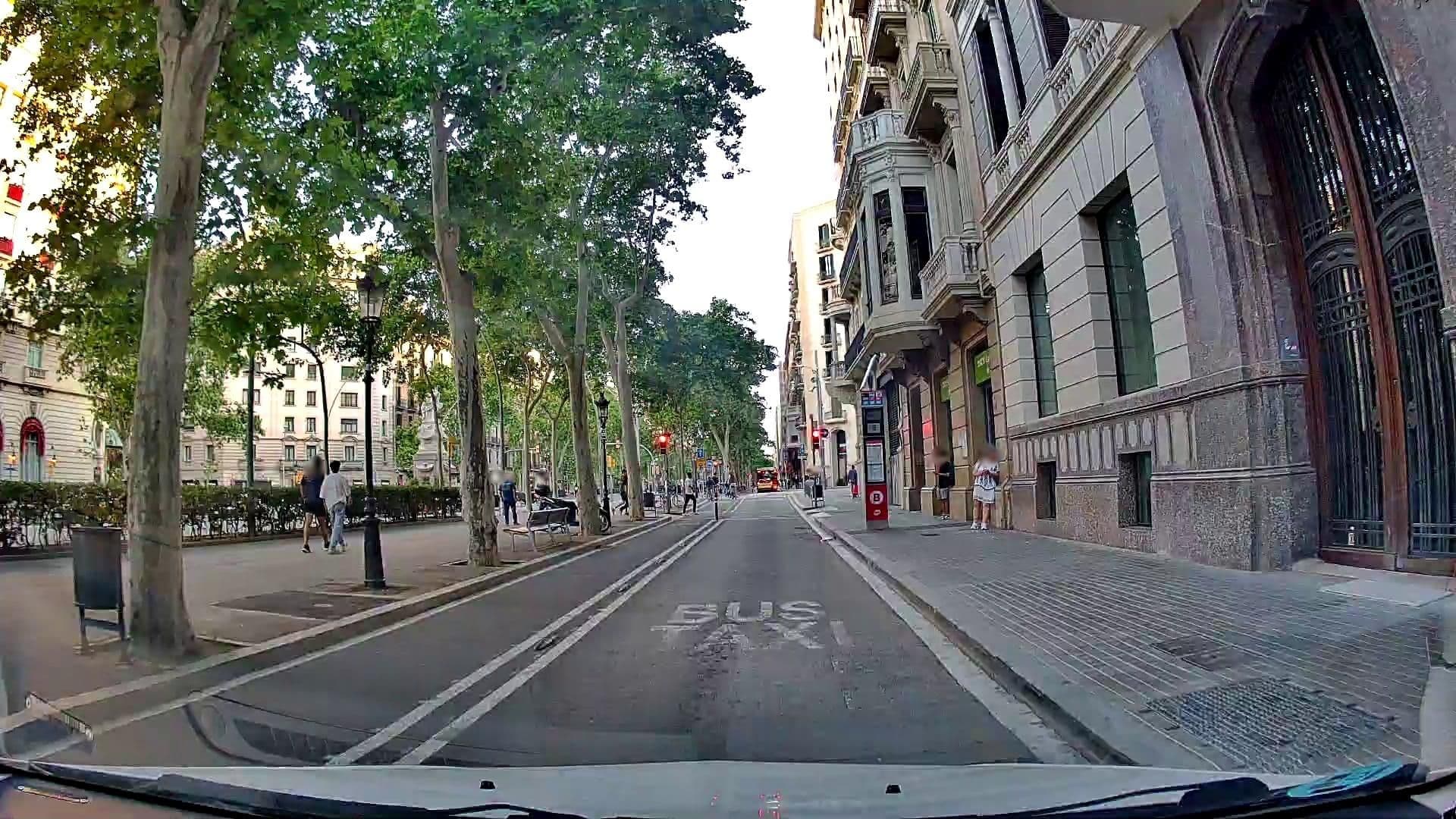 Street view near Milton House Gran Via, Dreta de l'Eixample — © m_esp_32 (CC BY-SA · Mapillary)