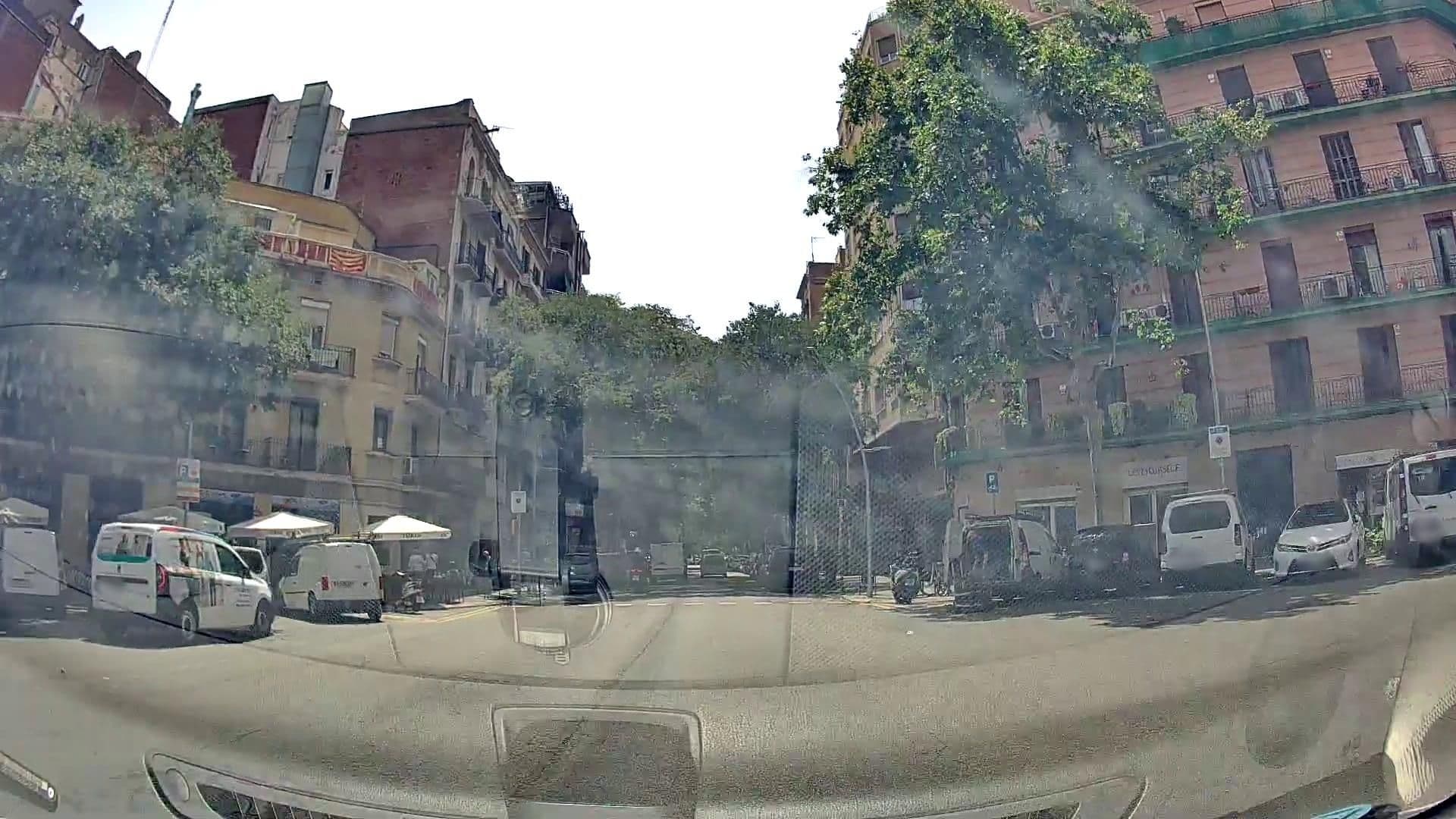 Street view near Five Bedroom Apartment near Sagrada Familia, Sagrada Família — © m_esp_32 (CC BY-SA · Mapillary)