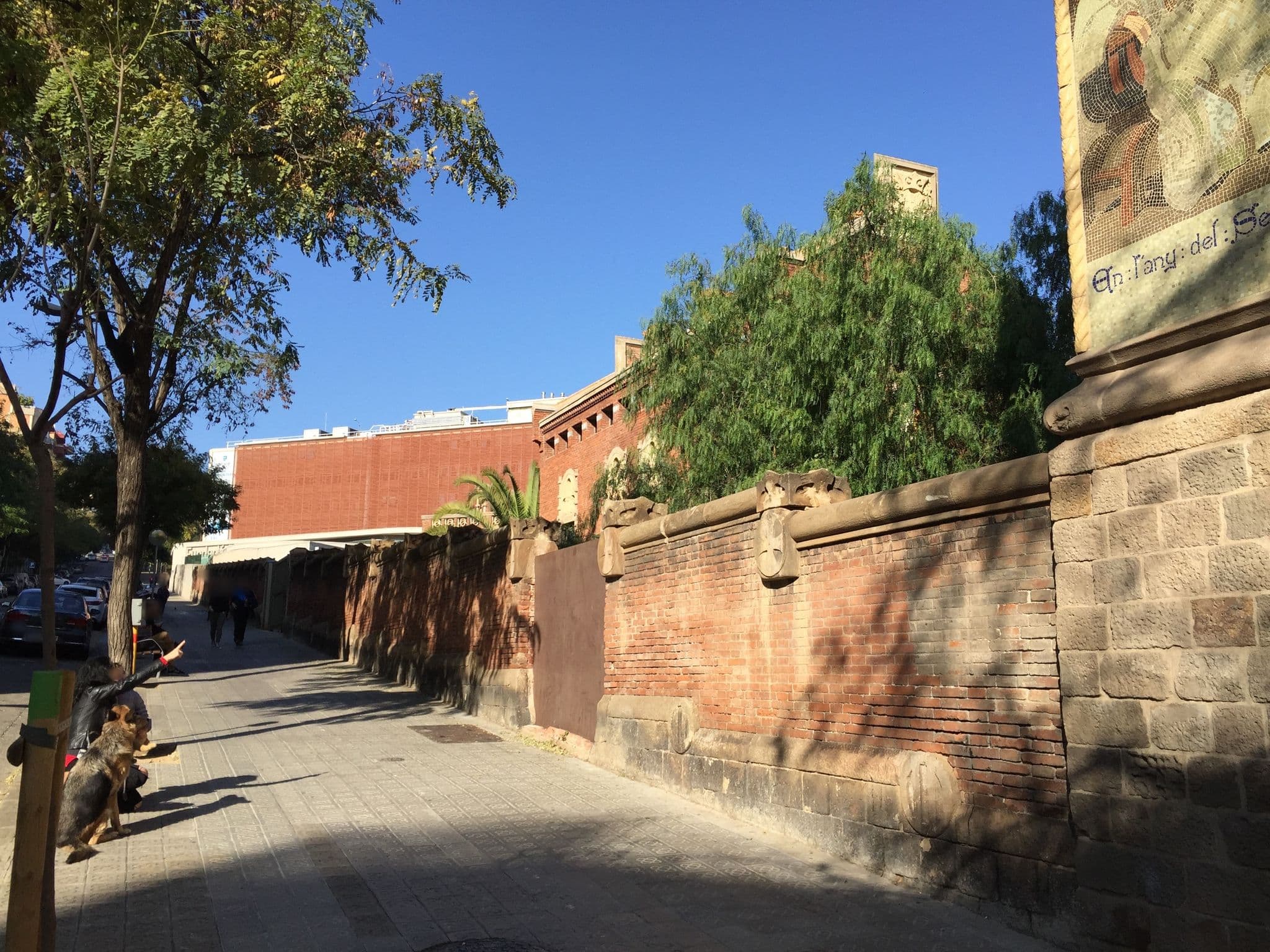 Street view near Pis Modernot, el Baix Guinardó — © richlv (CC BY-SA · Mapillary)
