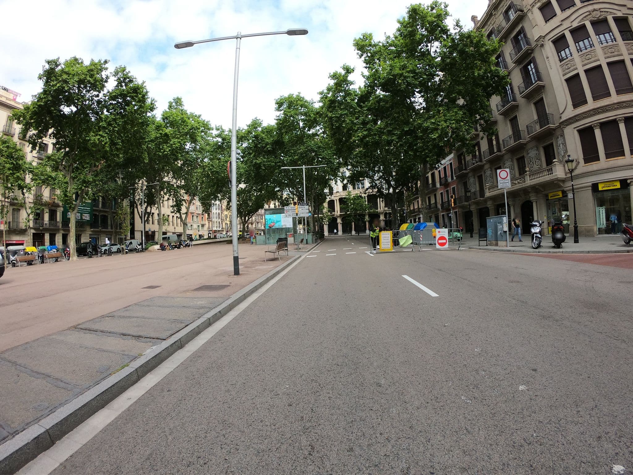 Street view near BCN AM B&B, Gràcia — © rubencarbonero (CC BY-SA · Mapillary)