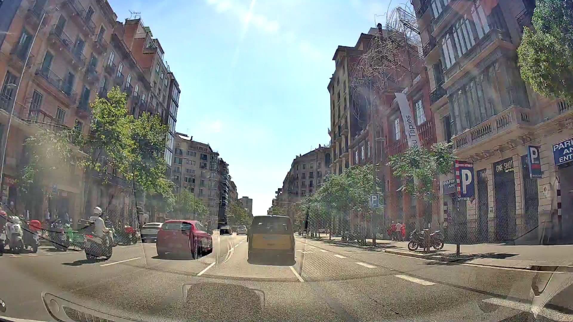 Street view near Oneshot Hotel Barcelona, Eixample — © m_esp_32 (CC BY-SA · Mapillary)