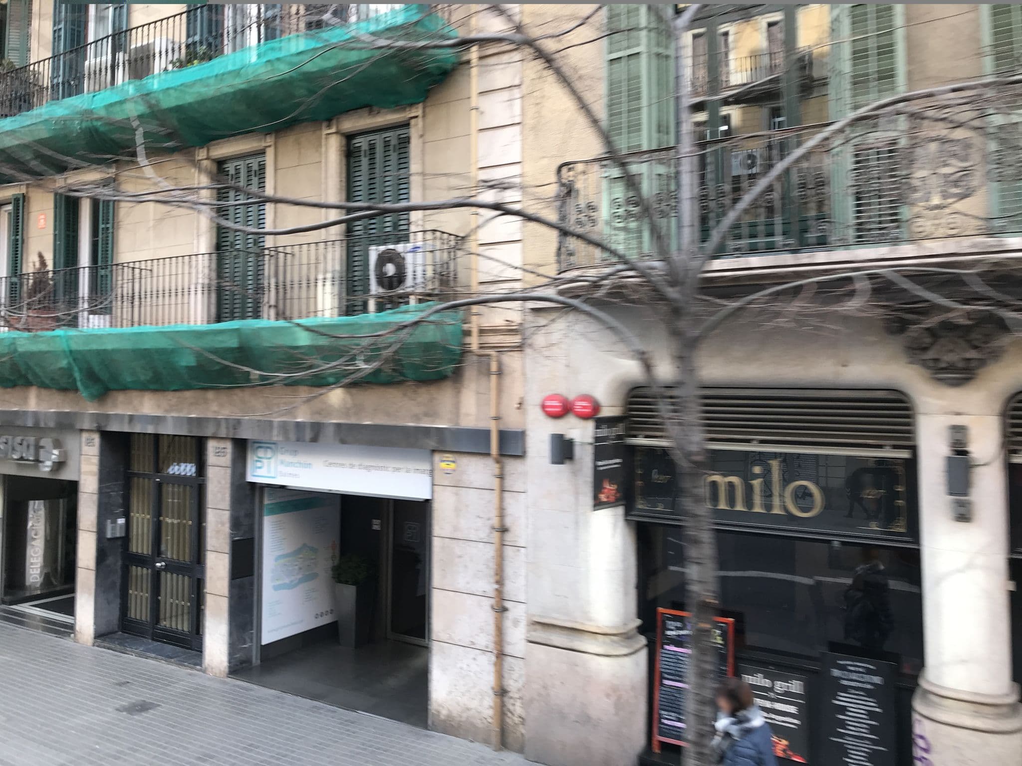 Street view near Galery Hotel, l'Antiga Esquerra de l'Eixample — © ugz (CC BY-SA · Mapillary)