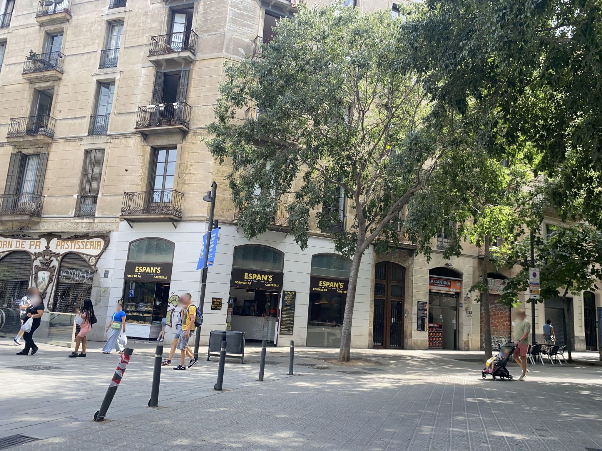 Street view near Roca Rooms and Apartments, Dreta de l'Eixample — © cyclestreets (CC BY-SA · Mapillary)