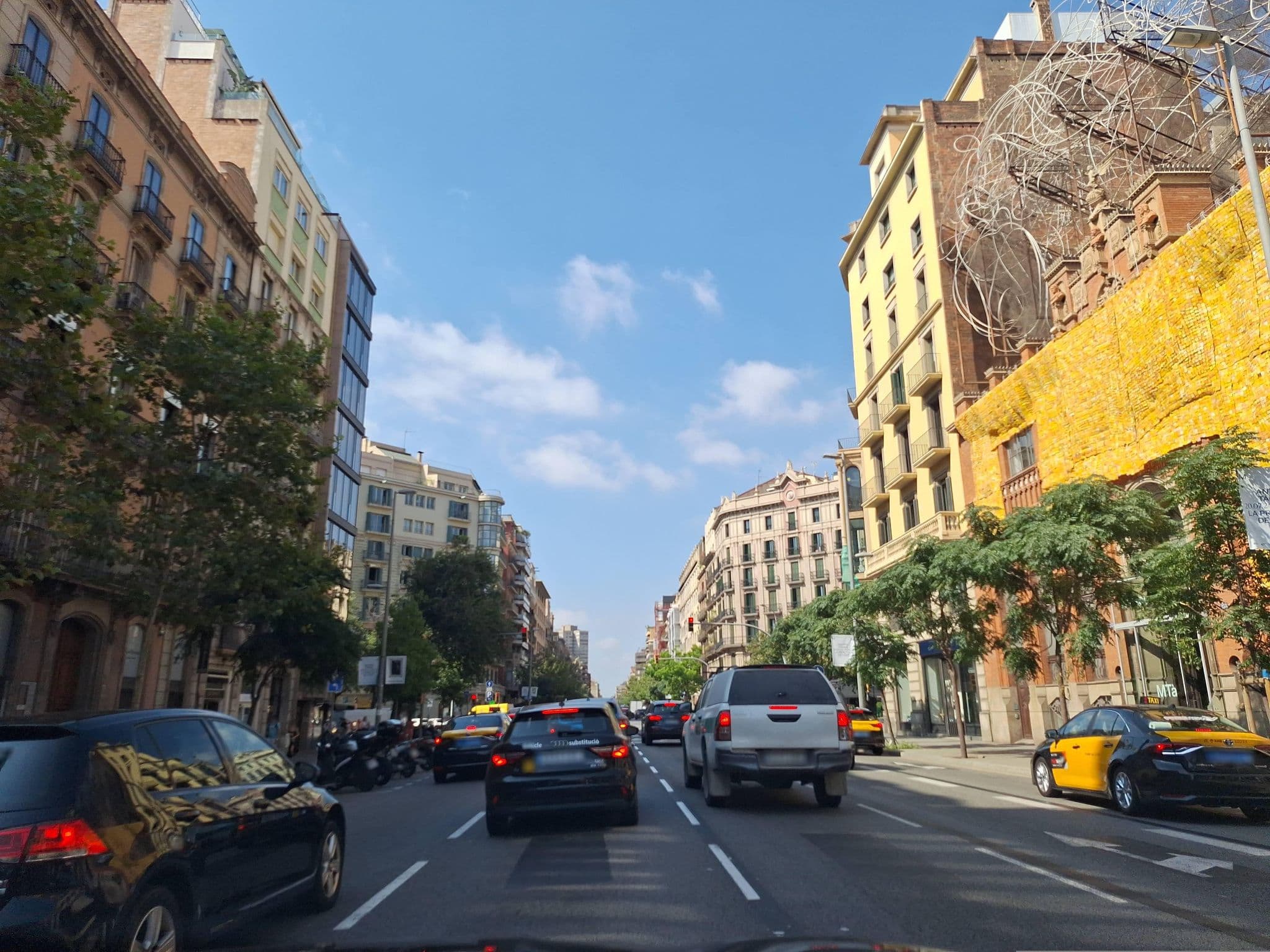 Street view near Sant Jordi Aragó, Eixample — © Albergarri788 (CC BY-SA · Mapillary)