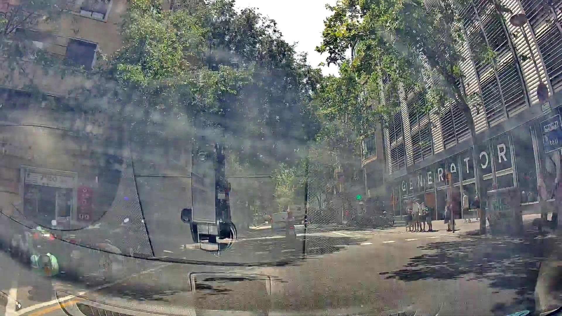 Street view near Breakfast room Generator Hostel, Dreta de l'Eixample — © m_esp_32 (CC BY-SA · Mapillary)