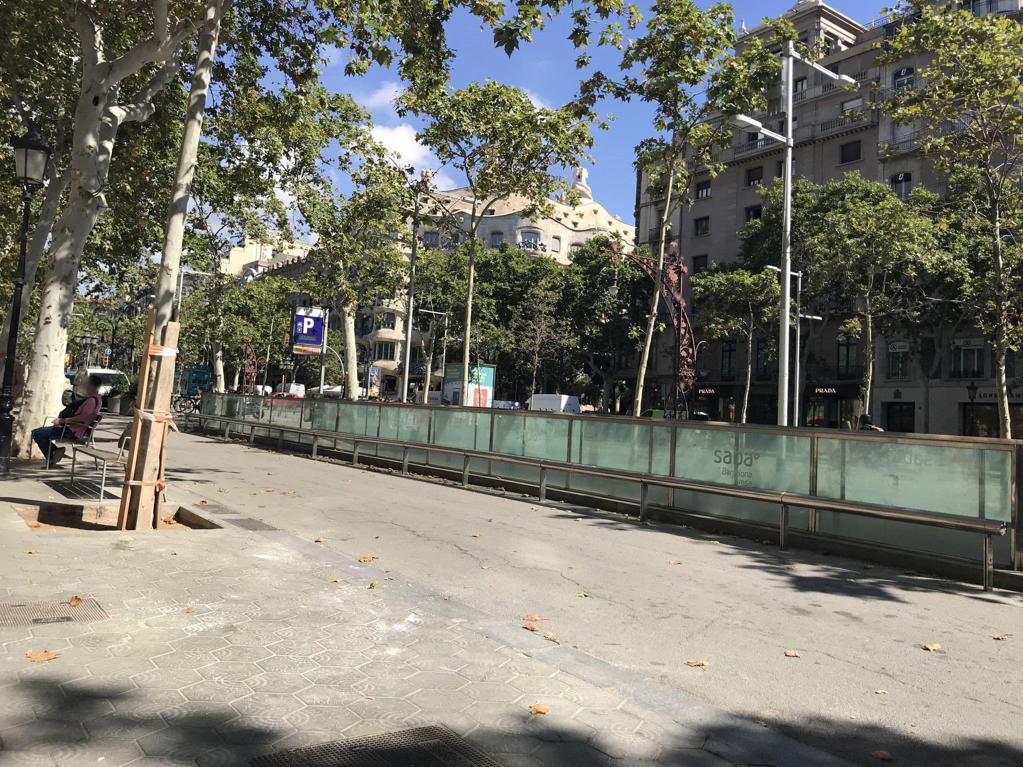Street view near Royal Hotels, Dreta de l'Eixample — © miguel_andrade (CC BY-SA · Mapillary)