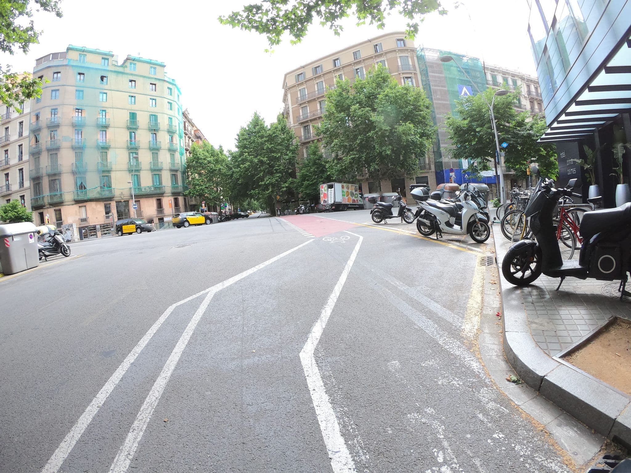Street view near Swimming Pool Olivia Balmes Hotel, Barcelona — © rubencarbonero (CC BY-SA · Mapillary)
