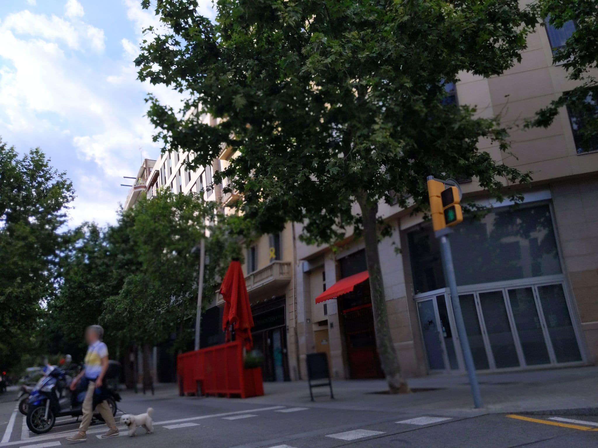 Street view near Hotel América, l'Antiga Esquerra de l'Eixample — © morrocoyvolador (CC BY-SA · Mapillary)