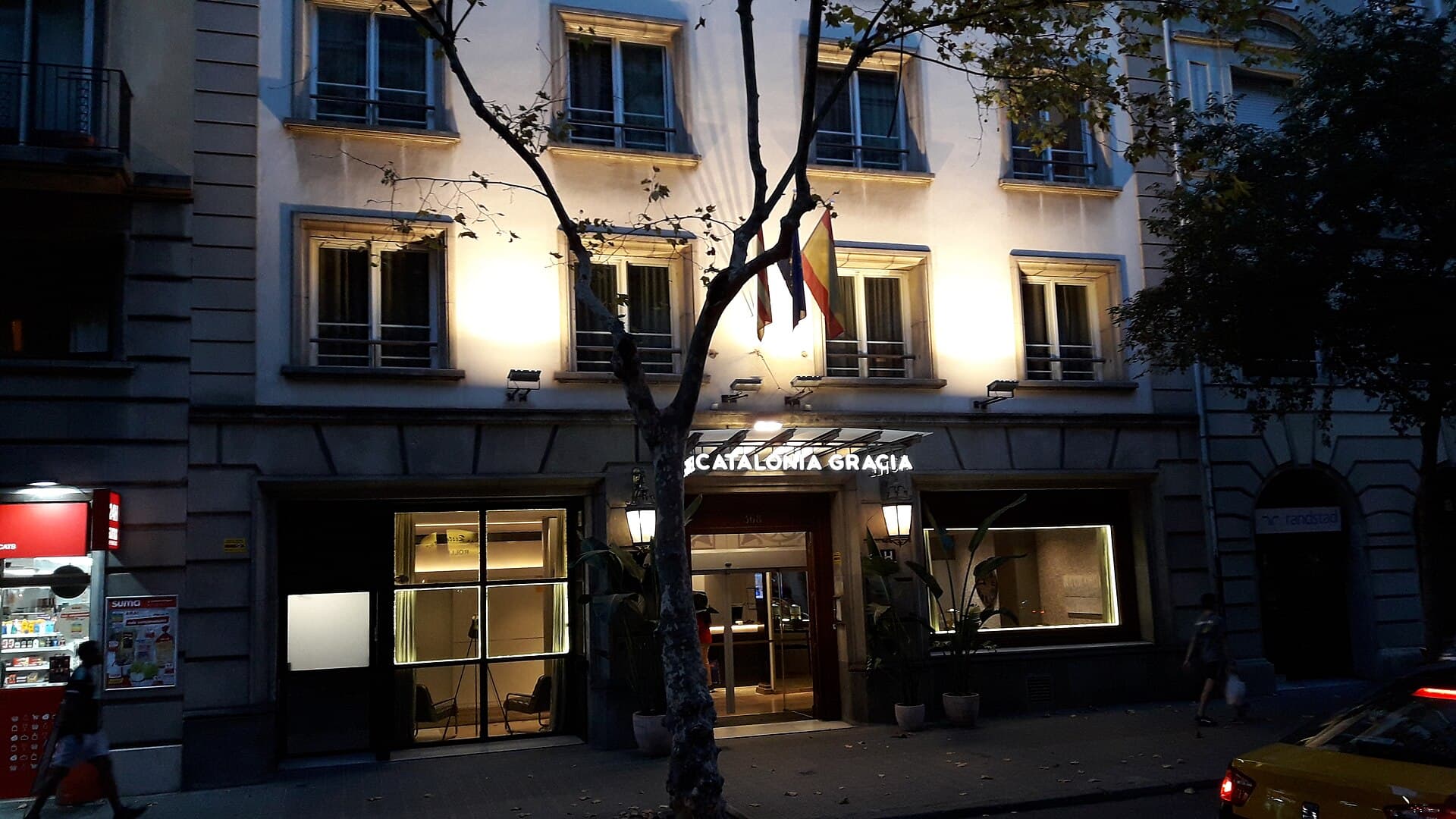 Hotel Catalonia La Pedrera (via Wikimedia Commons, CC BY-SA 3.0)