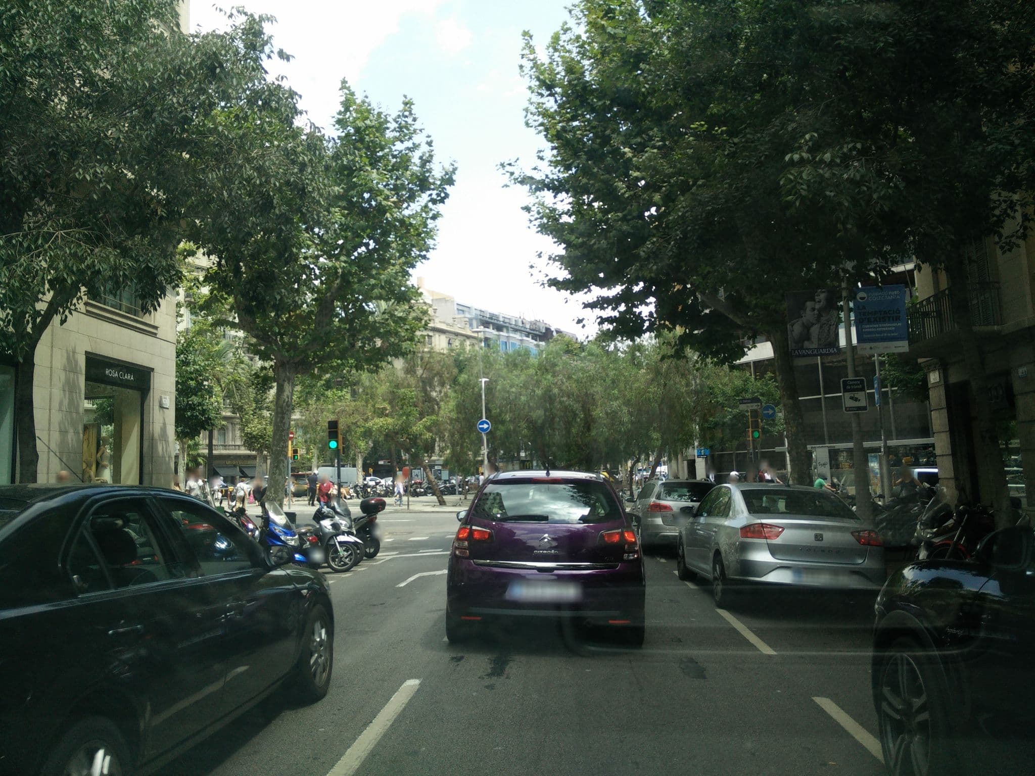 Street view near Hotel balmoral, l'Antiga Esquerra de l'Eixample — © ccossio (CC BY-SA · Mapillary)