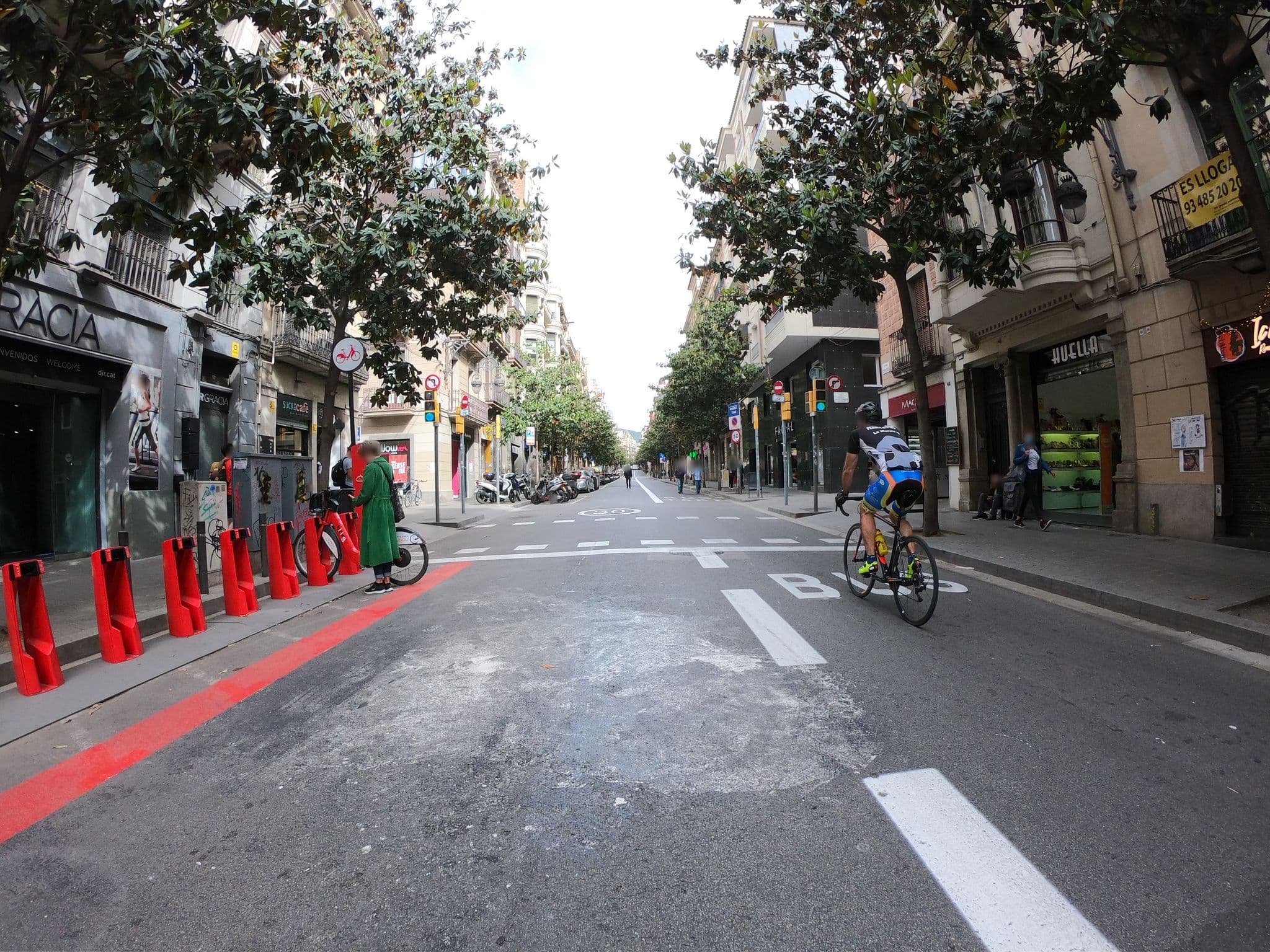Street view near Nisia Bed and Breakfast, Gràcia — © rubencarbonero (CC BY-SA · Mapillary)