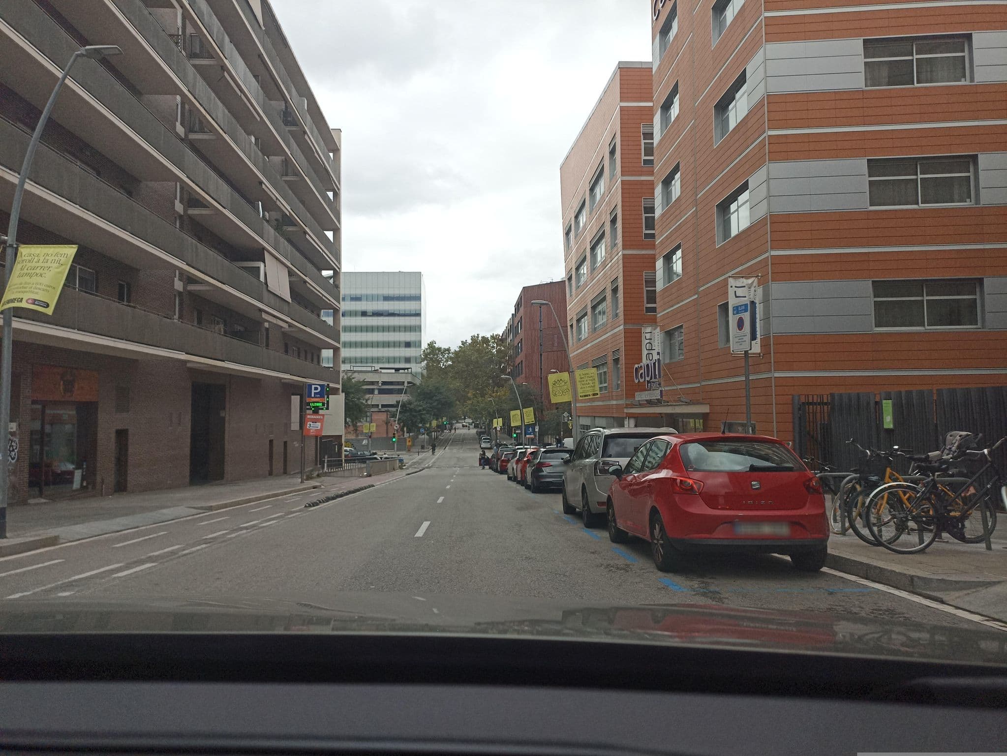 Street view near Beyoo Marina, el Parc i la Llacuna del Poblenou — © toniserra (CC BY-SA · Mapillary)