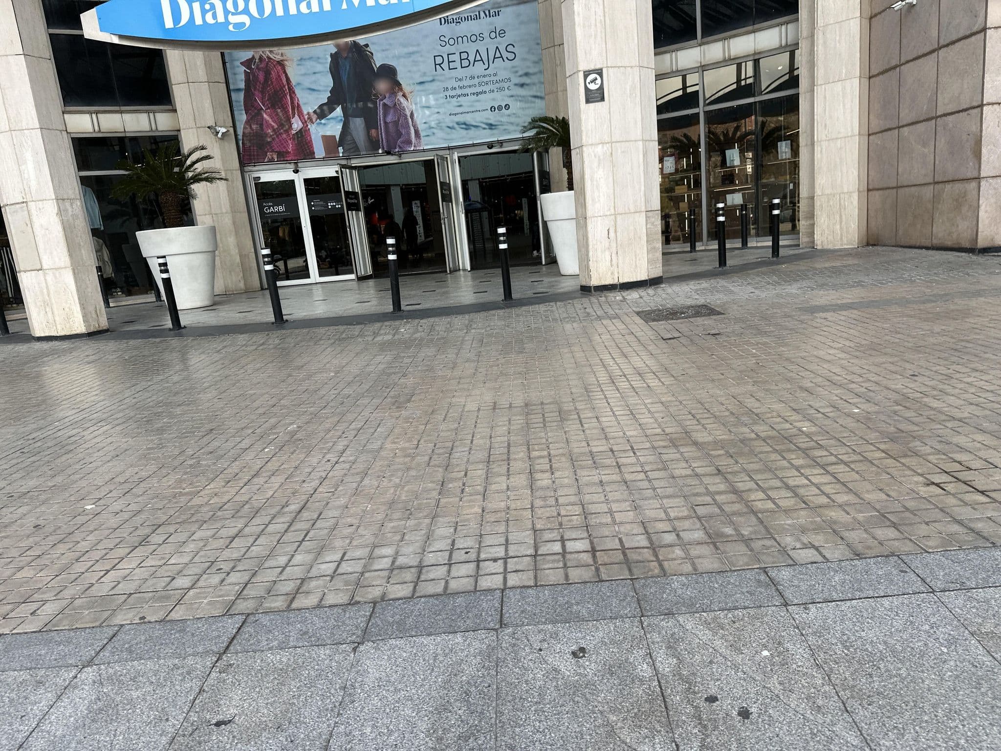 Street view near Hotel Vinci Maritimo, Diagonal Mar — © RSTQ (CC BY-SA · Mapillary)