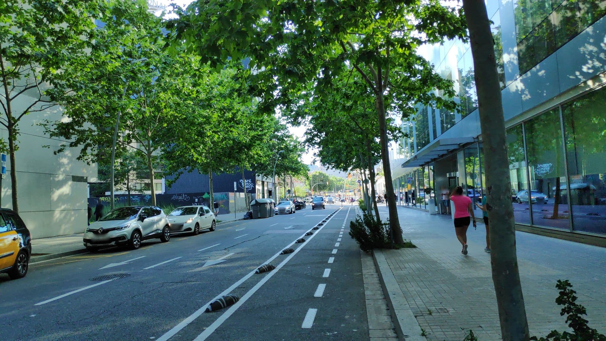 Street view near kamer 1806 👨‍👩‍👧‍👦, el Parc i la Llacuna del Poblenou — © albertandaluz (CC BY-SA · Mapillary)