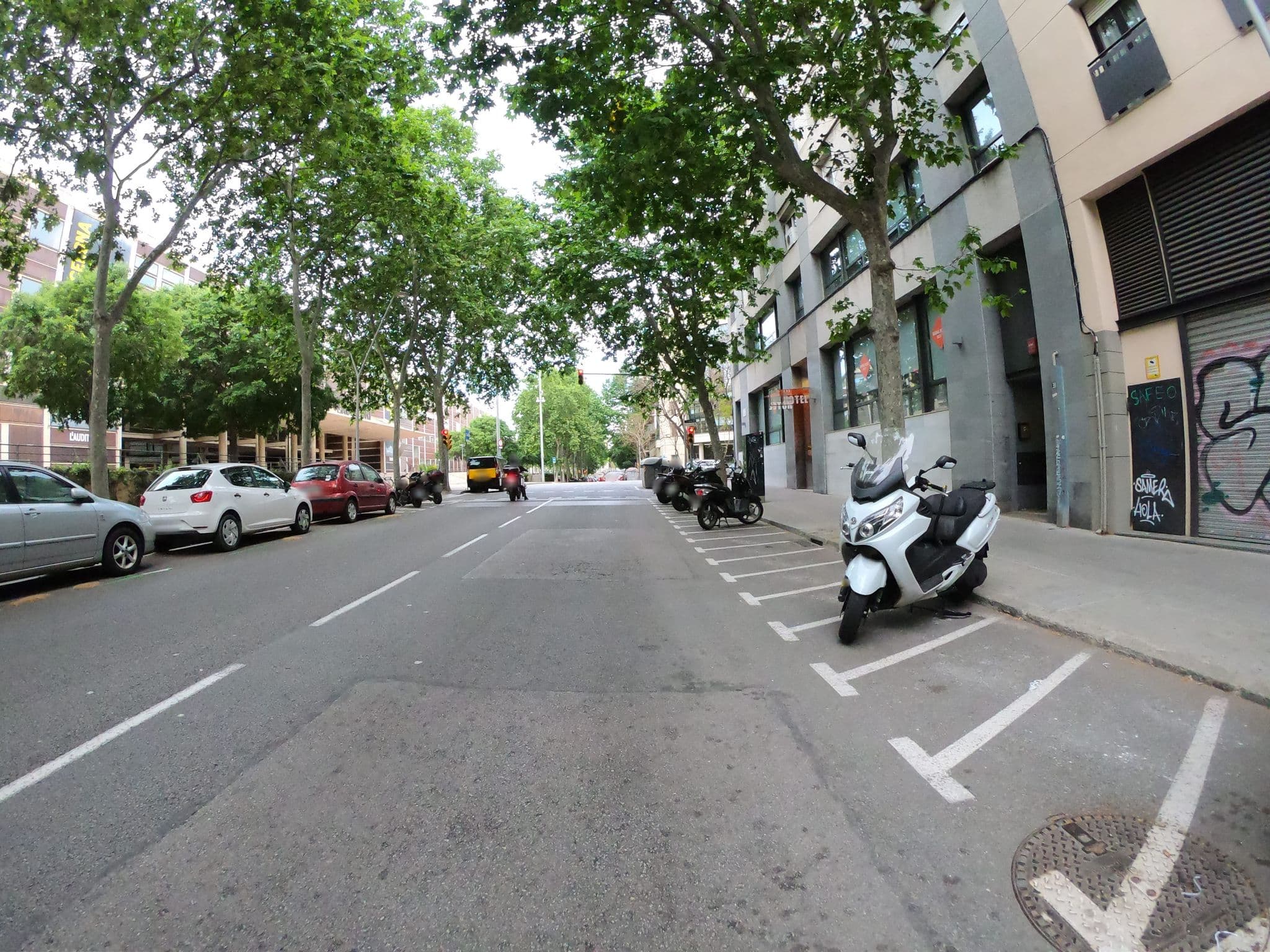 Street view near Barna House Hotel, el Parc i la Llacuna del Poblenou — © rubencarbonero (CC BY-SA · Mapillary)