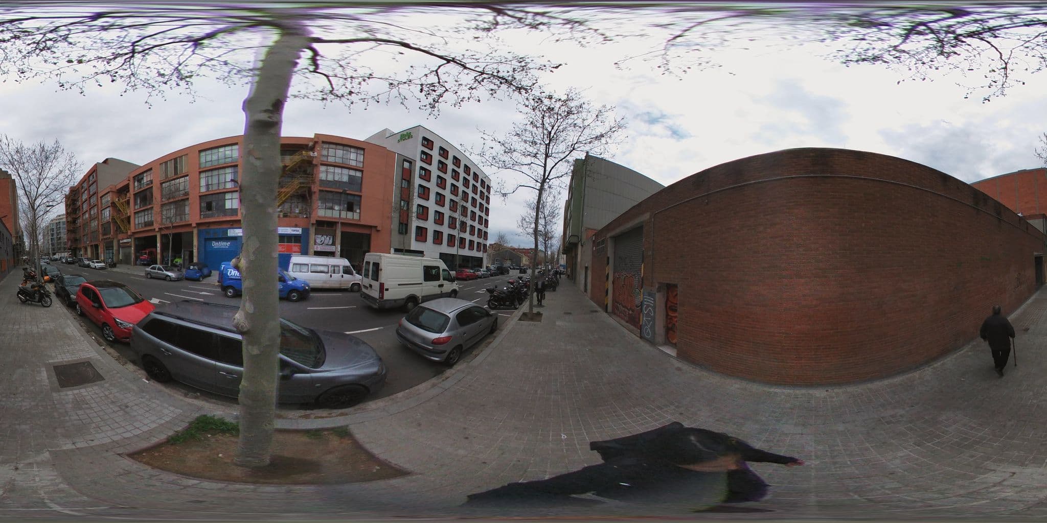 Street view near ibis Styles Rooftop Pool, el Parc i la Llacuna del Poblenou — © ccossio (CC BY-SA · Mapillary)