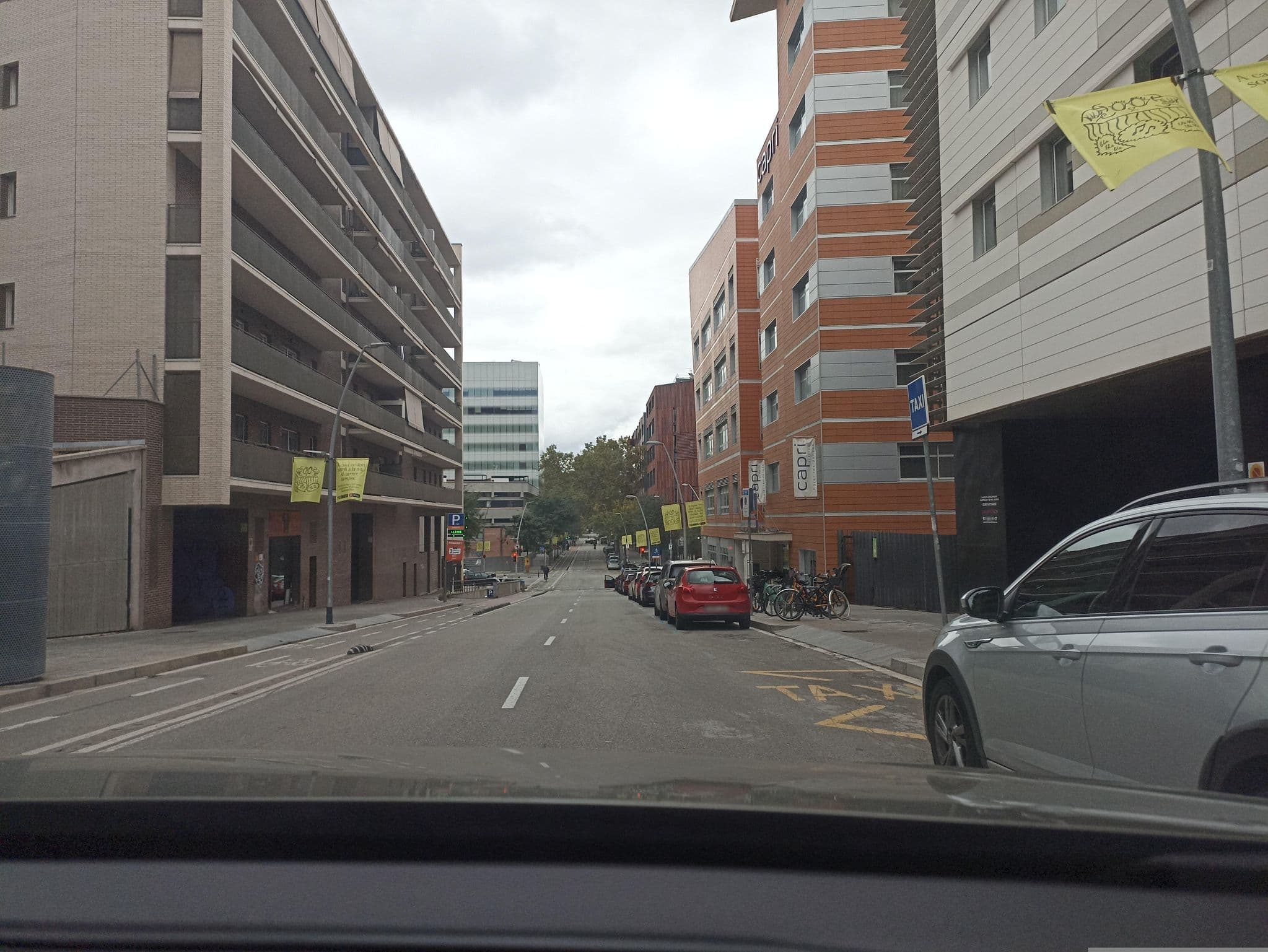 Street view near TSH barcelona campus marina, el Parc i la Llacuna del Poblenou — © toniserra (CC BY-SA · Mapillary)