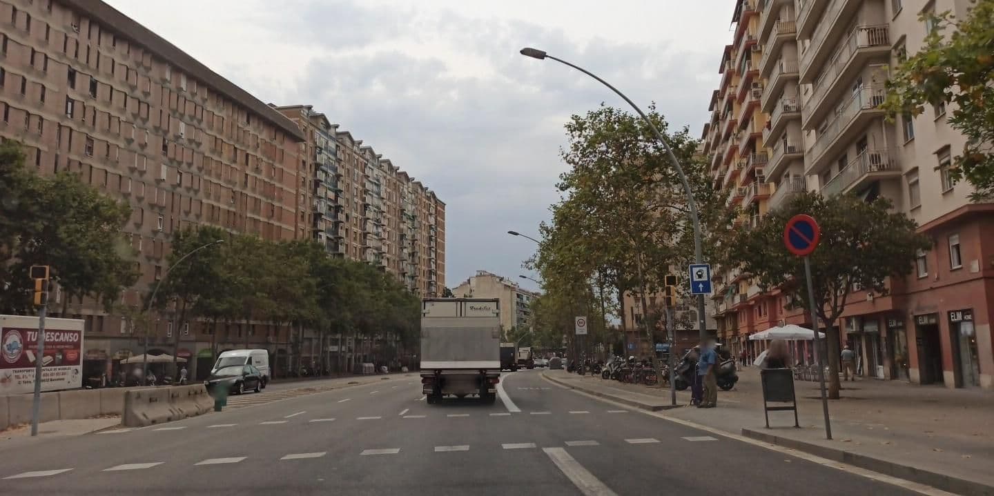 Street view near апартаменты staybarcelonapartments, La Sagrera — © yopaseopor (CC BY-SA · Mapillary)