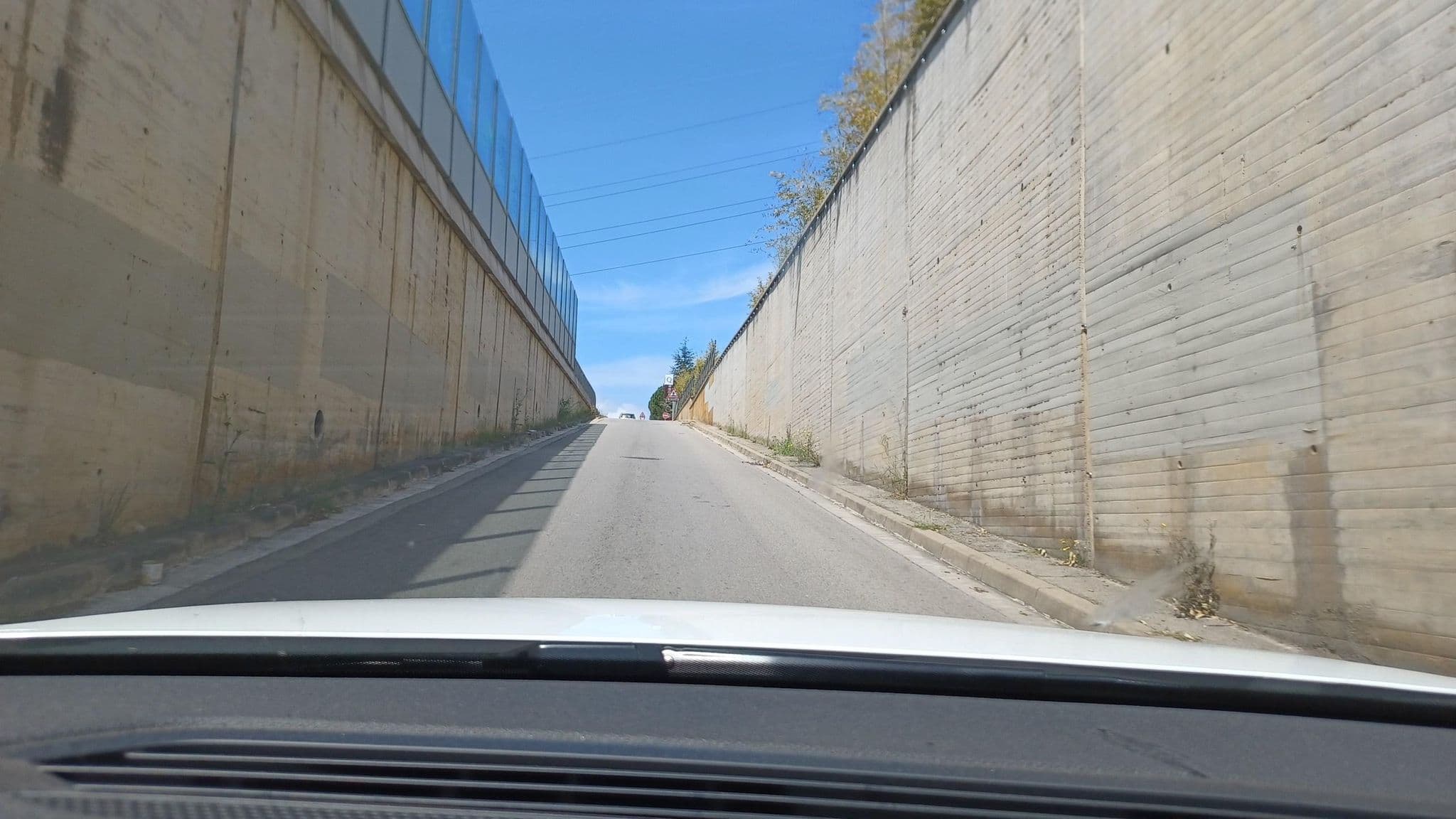 Street view near Ubud, Hotel Cugat, Rubí — © normanm (CC BY-SA · Mapillary)