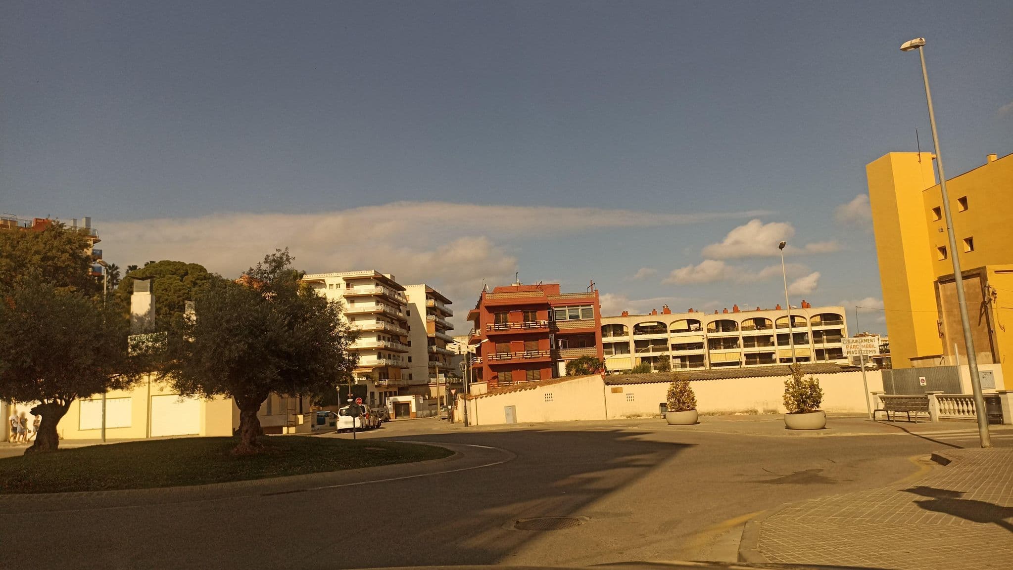 Street view near Apartaments Mar Blau, Calella — © toniserra (CC BY-SA · Mapillary)