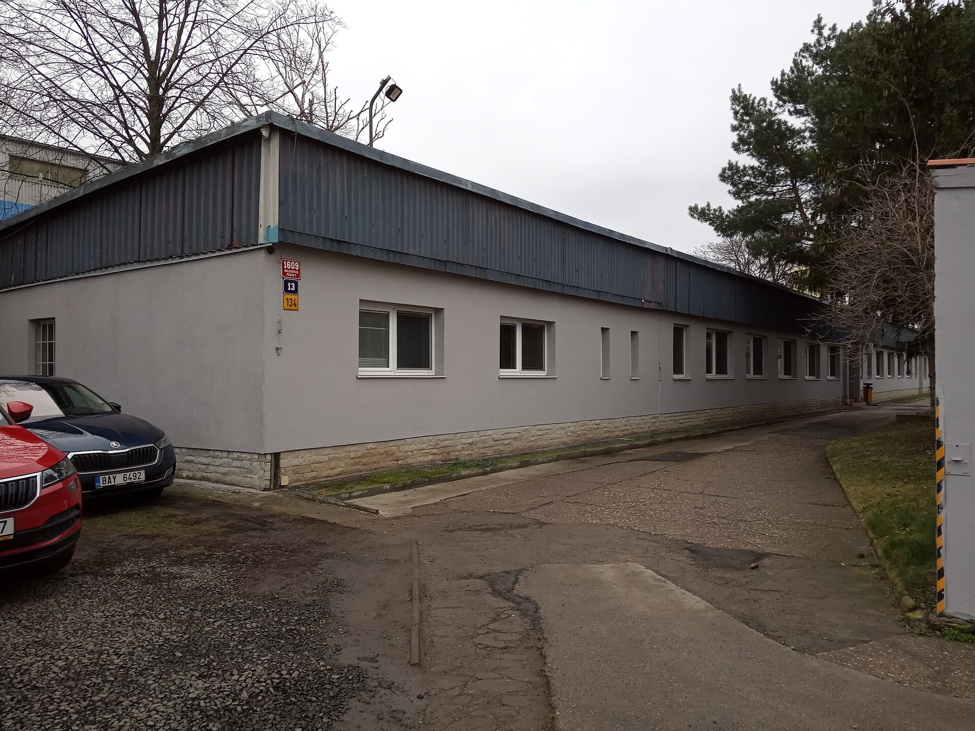 Hostel Seven (via Wikimedia Commons, CC BY-SA 3.0)