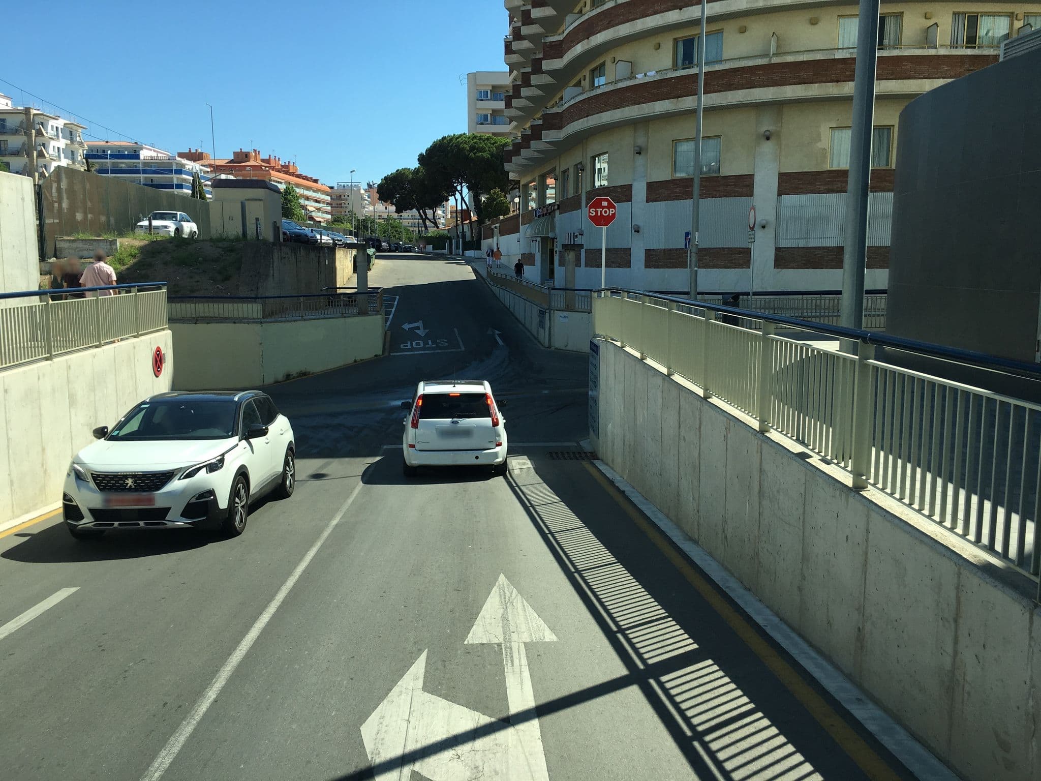 Street view near Los Pinos ***, Santa Susanna — © yaron (CC BY-SA · Mapillary)