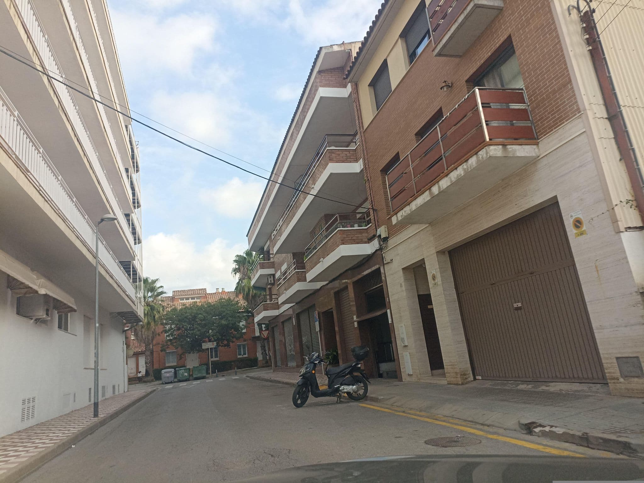 Street view near Hotel Checkin Pineda, Pineda de Mar — © toniserra (CC BY-SA · Mapillary)