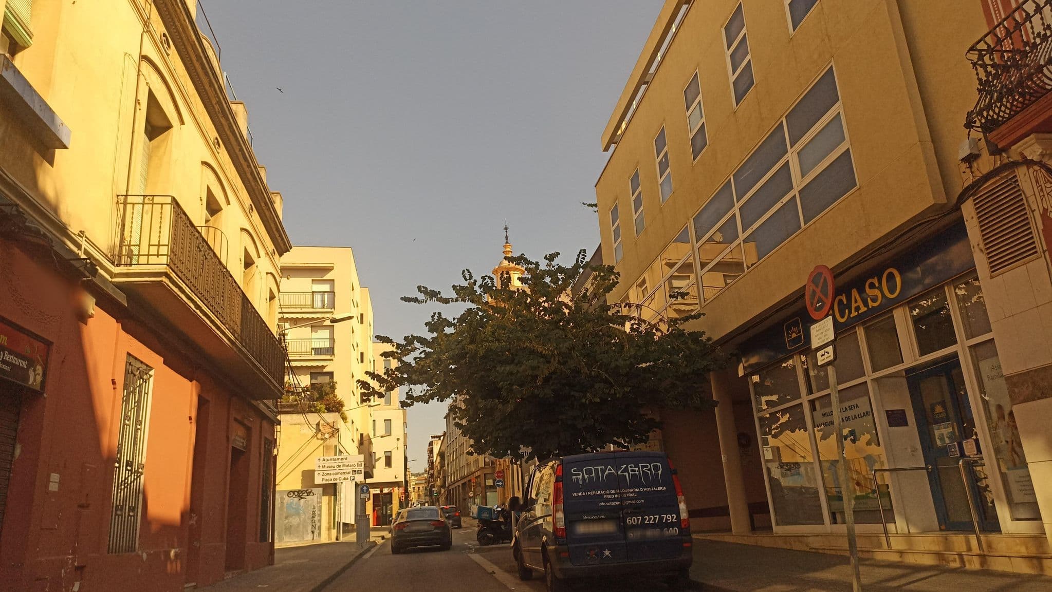 Street view near Apartamentos Mataró Lux, Mataró — © toniserra (CC BY-SA · Mapillary)