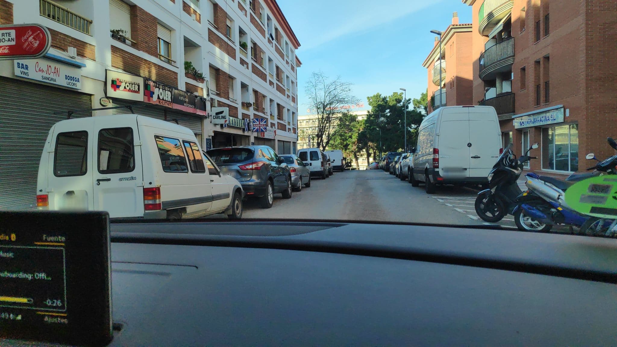 Street view near pool @ bed and go apartments, Lloret de Mar — © albertandaluz (CC BY-SA · Mapillary)